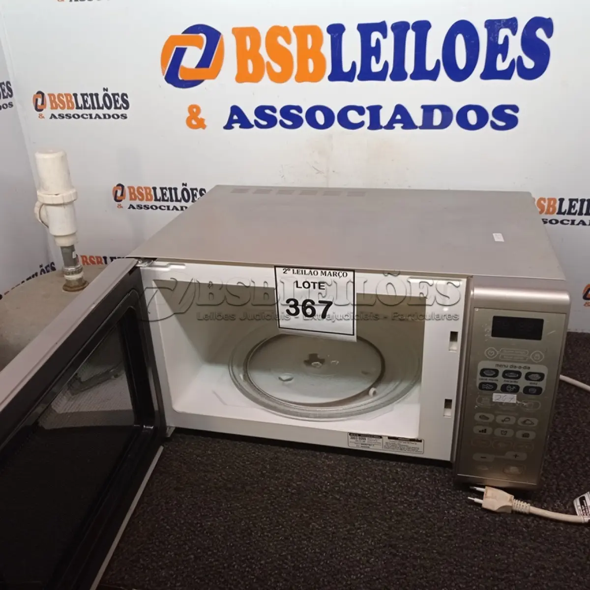 LOTE 367 - 01 MICRO-ONDAS MARCA BRASTEMP C/PRATO E 01 CUBA EM INOX REDONDA. (NO ESTADO) ATENÇÃO! FAZER A VISITAÇÃO ANTES DE ARREMATAR, NÃO SABEMOS SE FUNCIONA. LEILÃO NÃO TEM GARANTIA E NEM DEVOLUÇÃO, SUJEITO A POSSÍVEIS AVARIAS VISÍVEIS/OCULTAS E/OU AUSÊNCIA DE COMPONENTES.