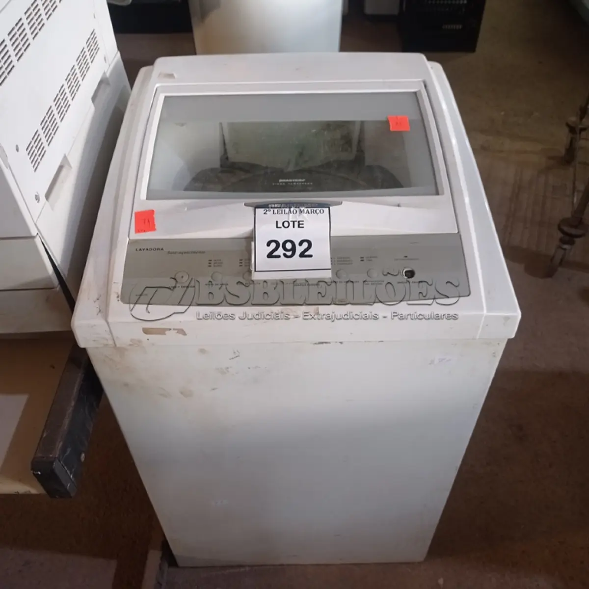 LOTE 292 - 01 MÁQUINA DE LAVAR ROUPAS BRASTEMP 5K. (NO ESTADO) ATENÇÃO! FAZER A VISITAÇÃO ANTES DE ARREMATAR, NÃO SABEMOS SE FUNCIONA. LEILÃO NÃO TEM GARANTIA E NEM DEVOLUÇÃO, SUJEITO A POSSÍVEIS AVARIAS VISÍVEIS/OCULTAS E/OU AUSÊNCIA DE COMPONENTES.
