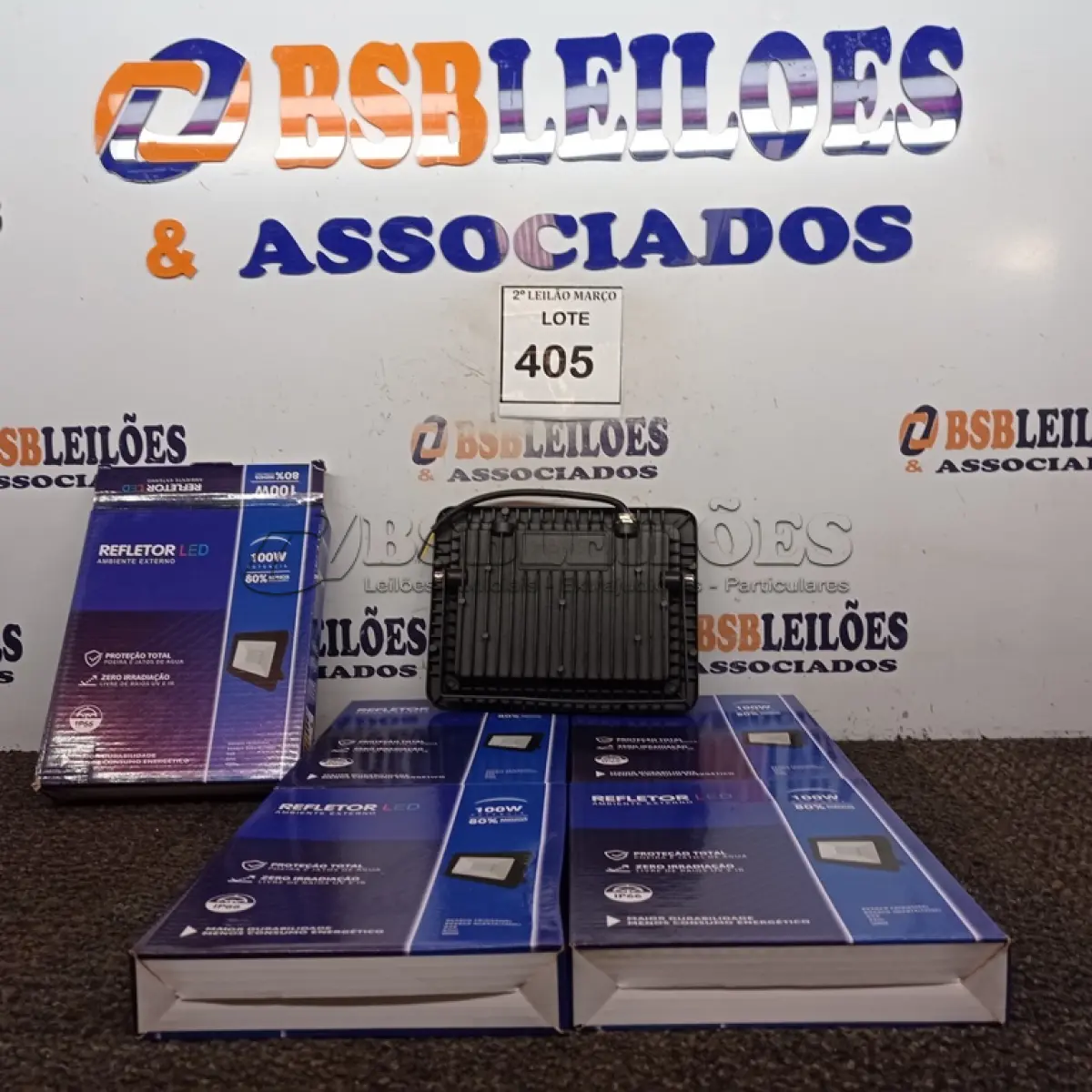 LOTE 405 - 05 REFLETORES DE LED AMBIENTE EXTERNO 100W CADA. (NOVO). (NO ESTADO) ATENÇÃO! FAZER A VISITAÇÃO ANTES DE ARREMATAR, NÃO SABEMOS SE FUNCIONA. LEILÃO NÃO TEM GARANTIA E NEM DEVOLUÇÃO, SUJEITO A POSSÍVEIS AVARIAS VISÍVEIS/OCULTAS E/OU AUSÊNCIA DE COMPONENTES.