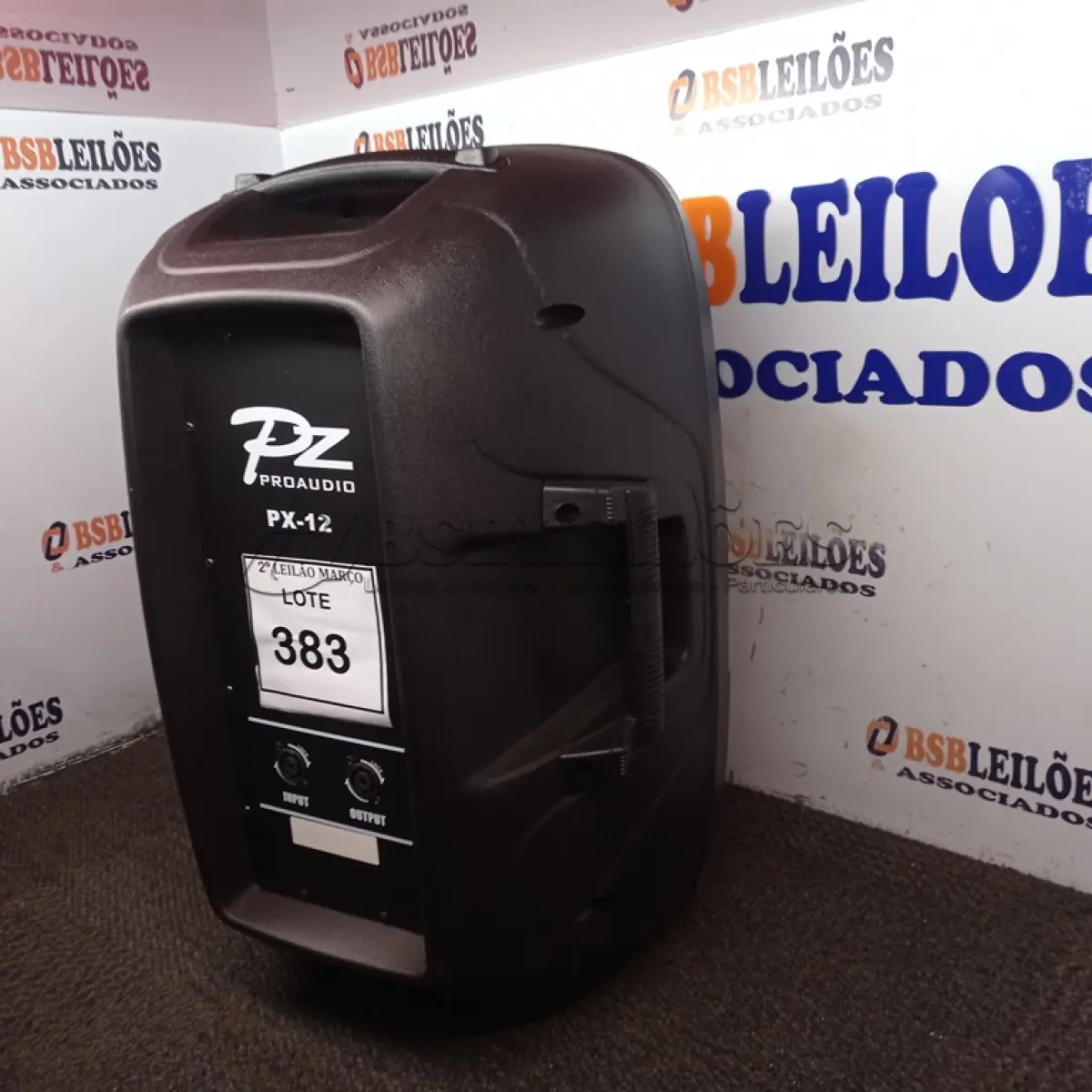 LOTE 383 - 01 CAIXA DE SOM MARCA PZ PRO ÁUDIO. (NO ESTADO) ATENÇÃO! FAZER A VISITAÇÃO ANTES DE ARREMATAR, NÃO SABEMOS SE FUNCIONA. LEILÃO NÃO TEM GARANTIA E NEM DEVOLUÇÃO, SUJEITO A POSSÍVEIS AVARIAS VISÍVEIS/OCULTAS E/OU AUSÊNCIA DE COMPONENTES.