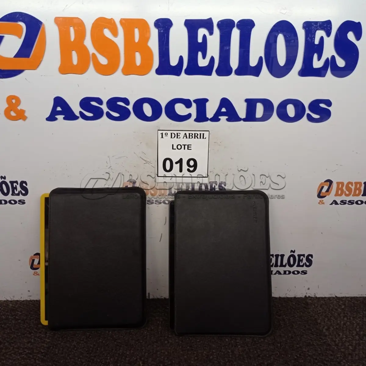 LOTE 019 - 02 TABLET’S POSITIVO. (NO ESTADO) ATENÇÃO! FAZER A VISITAÇÃO ANTES DE ARREMATAR, NÃO SABEMOS SE FUNCIONA. LEILÃO NÃO TEM GARANTIA E NEM DEVOLUÇÃO, SUJEITO A POSSÍVEIS AVARIAS VISÍVEIS/OCULTAS E/OU AUSÊNCIA DE COMPONENTES.