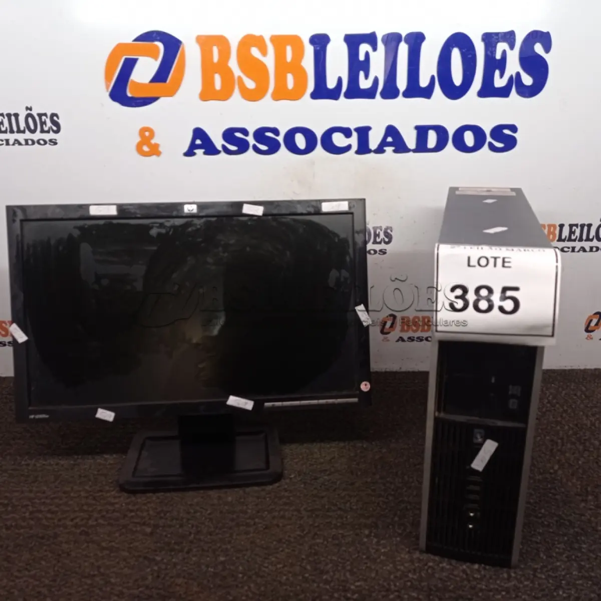 LOTE 385 - 01 CPU MARCA HP E 01 MONITOR MARCA HP. (NO ESTADO) ATENÇÃO! FAZER A VISITAÇÃO ANTES DE ARREMATAR, NÃO SABEMOS SE FUNCIONA. LEILÃO NÃO TEM GARANTIA E NEM DEVOLUÇÃO, SUJEITO A POSSÍVEIS AVARIAS VISÍVEIS/OCULTAS E/OU AUSÊNCIA DE COMPONENTES.