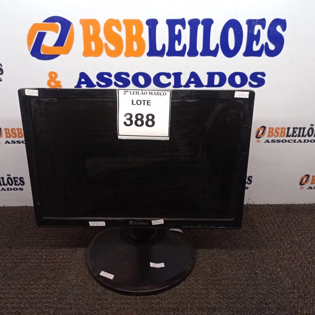 LOTE 388 - 01 MONITOR LCD ITAUTEC.  (NO ESTADO) ATENÇÃO! FAZER A VISITAÇÃO ANTES DE ARREMATAR, NÃO SABEMOS SE FUNCIONA. LEILÃO NÃO TEM GARANTIA E NEM DEVOLUÇÃO, SUJEITO A POSSÍVEIS AVARIAS VISÍVEIS/OCULTAS E/OU AUSÊNCIA DE COMPONENTES.