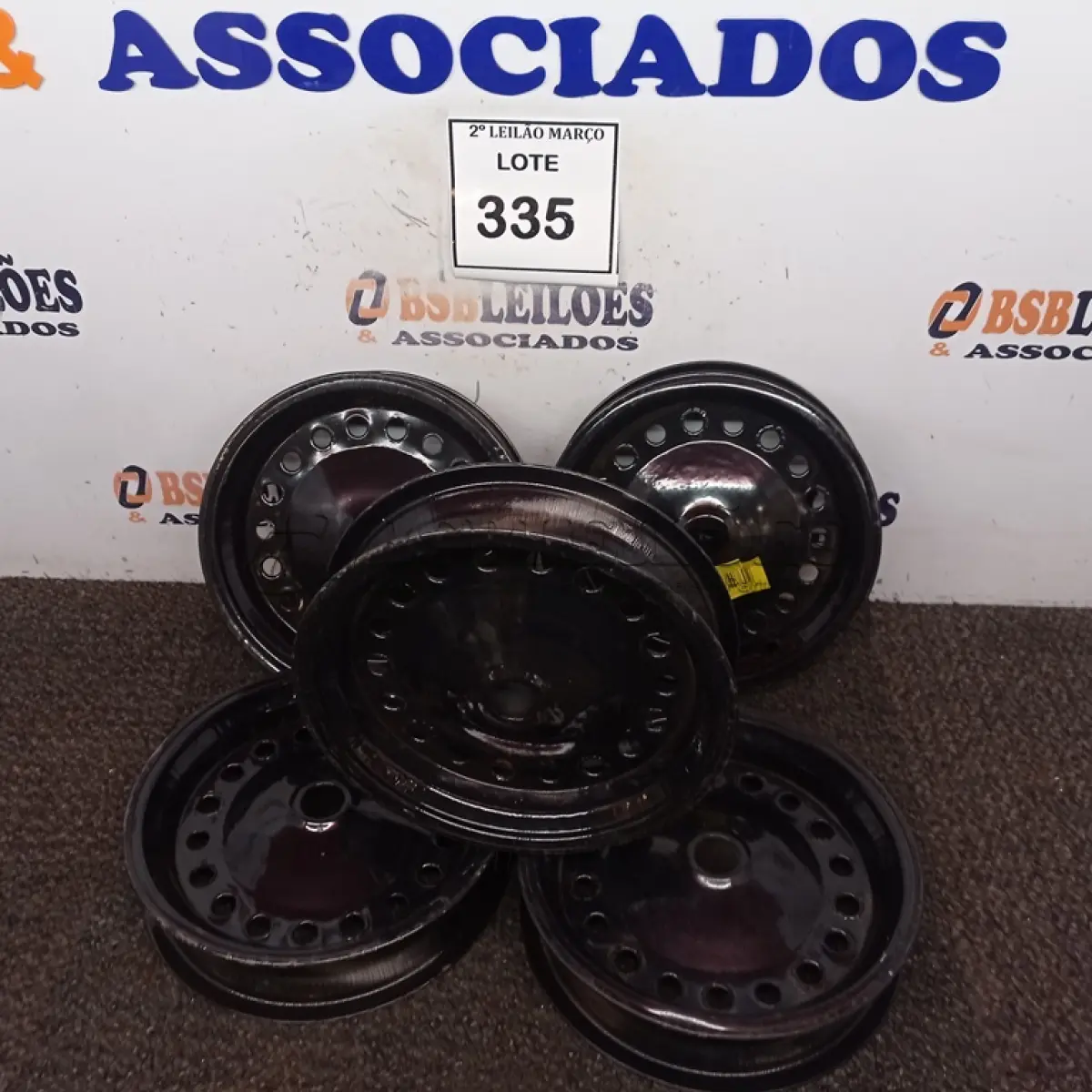 LOTE 335 - 05 RODAS DE CARRINHO DE MÃO. (NO ESTADO) ATENÇÃO! FAZER A VISITAÇÃO ANTES DE ARREMATAR, NÃO SABEMOS SE FUNCIONA. LEILÃO NÃO TEM GARANTIA E NEM DEVOLUÇÃO, SUJEITO A POSSÍVEIS AVARIAS VISÍVEIS/OCULTAS E/OU AUSÊNCIA DE COMPONENTES.