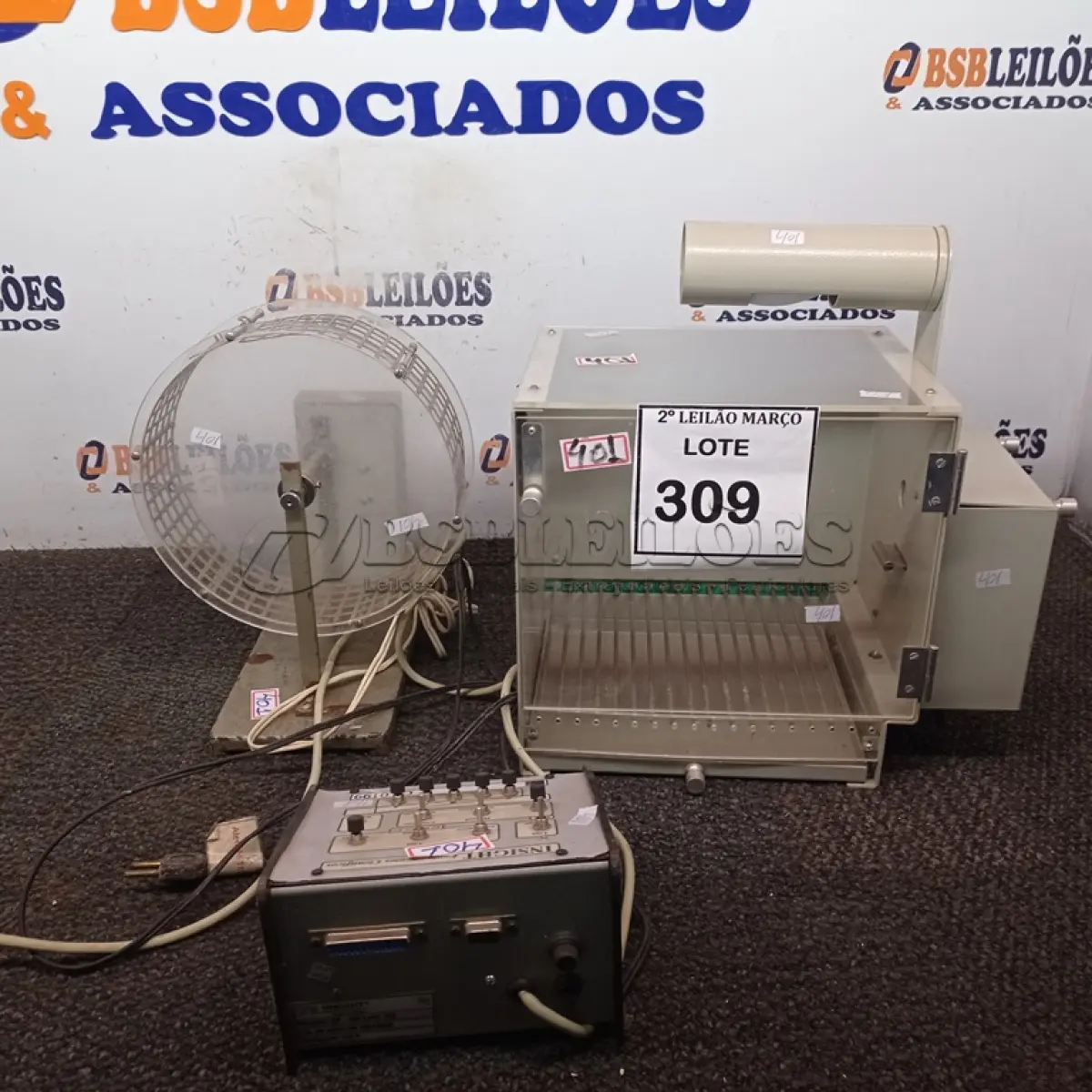 LOTE 309 - 01 LOTE COM MATERIAIS PARA LABORATÓRIO.  (NO ESTADO) ATENÇÃO! FAZER A VISITAÇÃO ANTES DE ARREMATAR, NÃO SABEMOS SE FUNCIONA. LEILÃO NÃO TEM GARANTIA E NEM DEVOLUÇÃO, SUJEITO A POSSÍVEIS AVARIAS VISÍVEIS/OCULTAS E/OU AUSÊNCIA DE COMPONENTES.