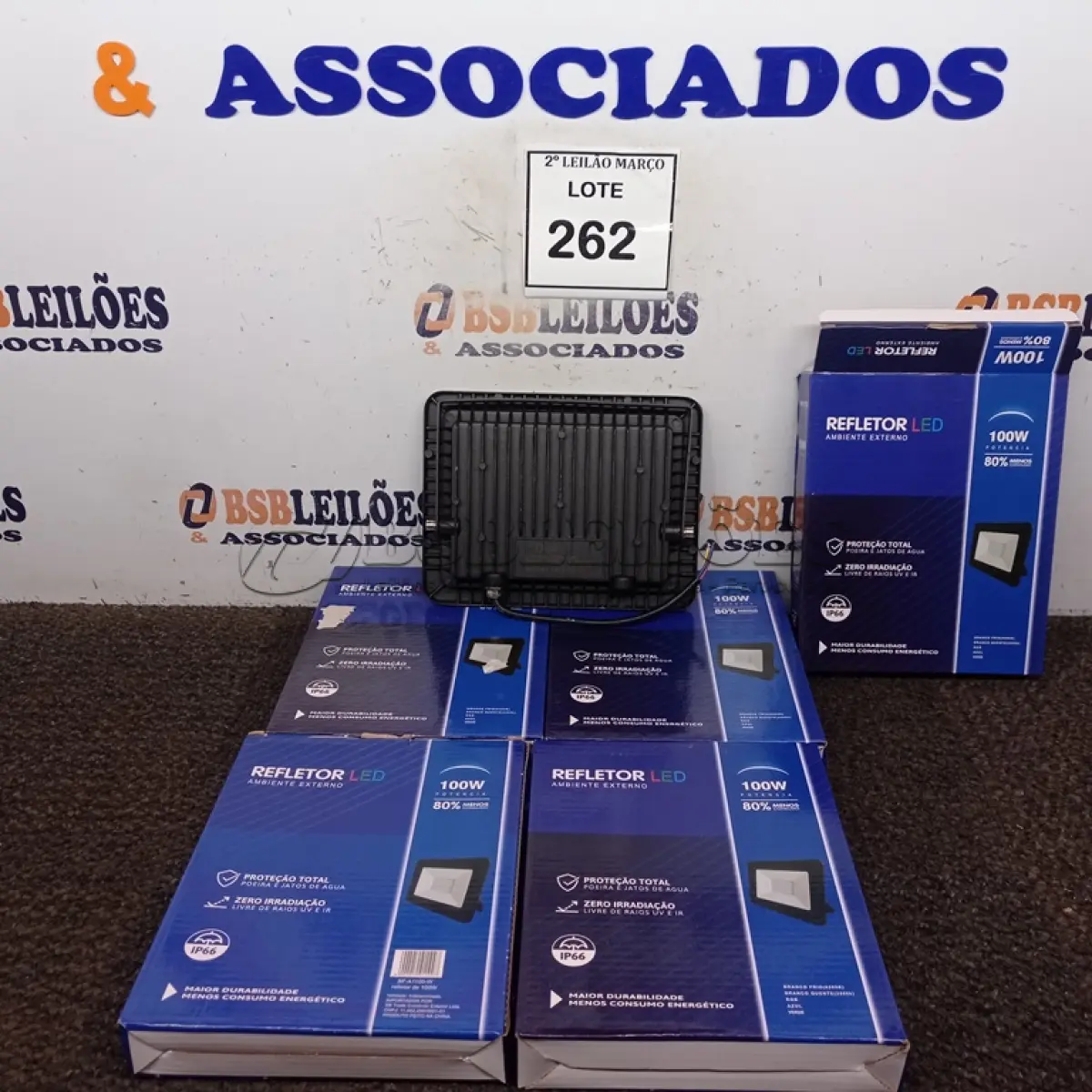LOTE 262 - 05 REFLETORES LED PARA AMBIENTES EXTERNOS 100W.(NOVO) (NO ESTADO) ATENÇÃO! FAZER A VISITAÇÃO ANTES DE ARREMATAR, NÃO SABEMOS SE FUNCIONA. LEILÃO NÃO TEM GARANTIA E NEM DEVOLUÇÃO, SUJEITO A POSSÍVEIS AVARIAS VISÍVEIS/OCULTAS E/OU AUSÊNCIA DE COMPONENTES.