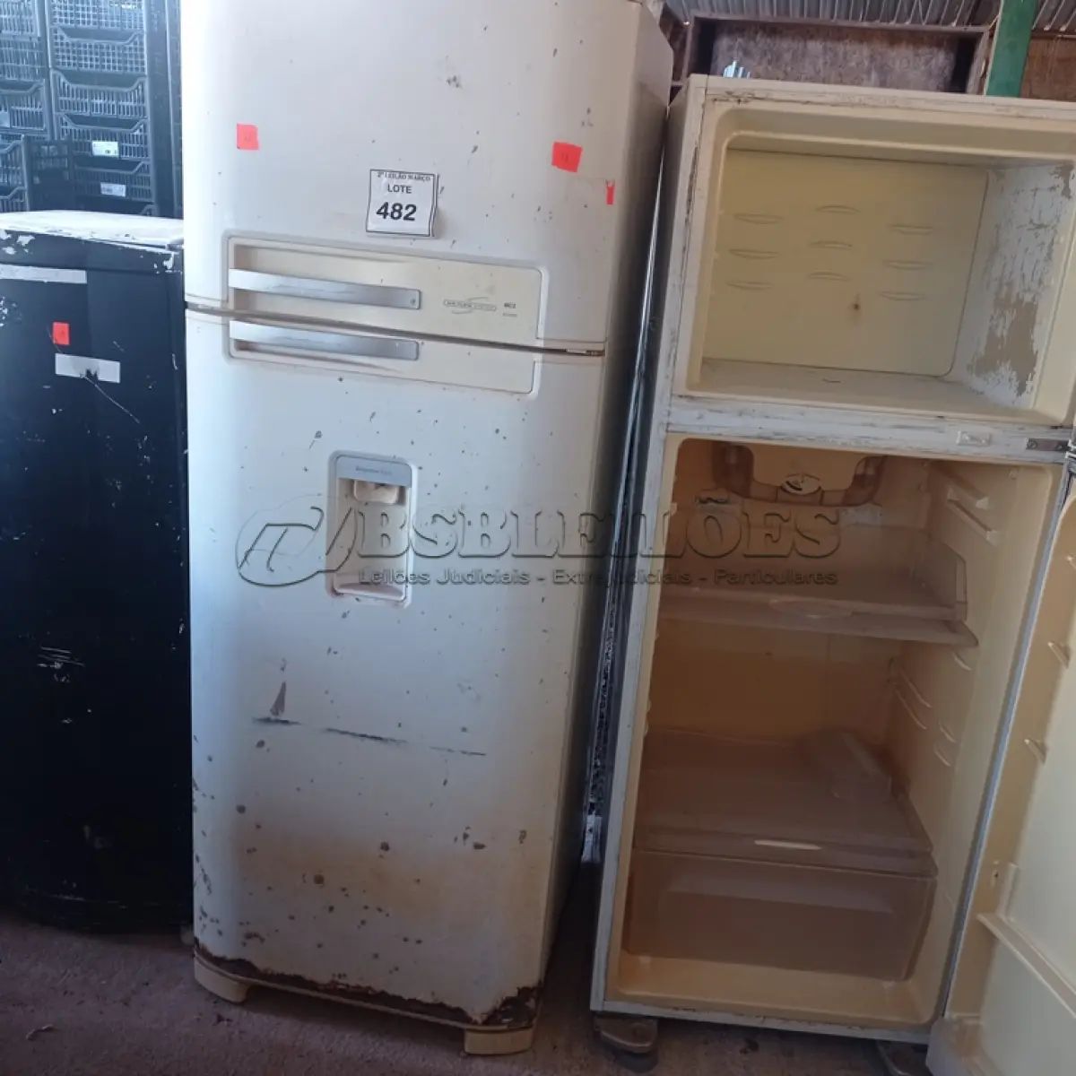 LOTE 482 - 03 GELADEIRAS MARCAS E MODELOS DIVERSOS C/AVARIAS. (NO ESTADO) ATENÇÃO! FAZER A VISITAÇÃO ANTES DE ARREMATAR, NÃO SABEMOS SE FUNCIONA. LEILÃO NÃO TEM GARANTIA E NEM DEVOLUÇÃO, SUJEITO A POSSÍVEIS AVARIAS VISÍVEIS/OCULTAS E/OU AUSÊNCIA DE COMPONENTES.