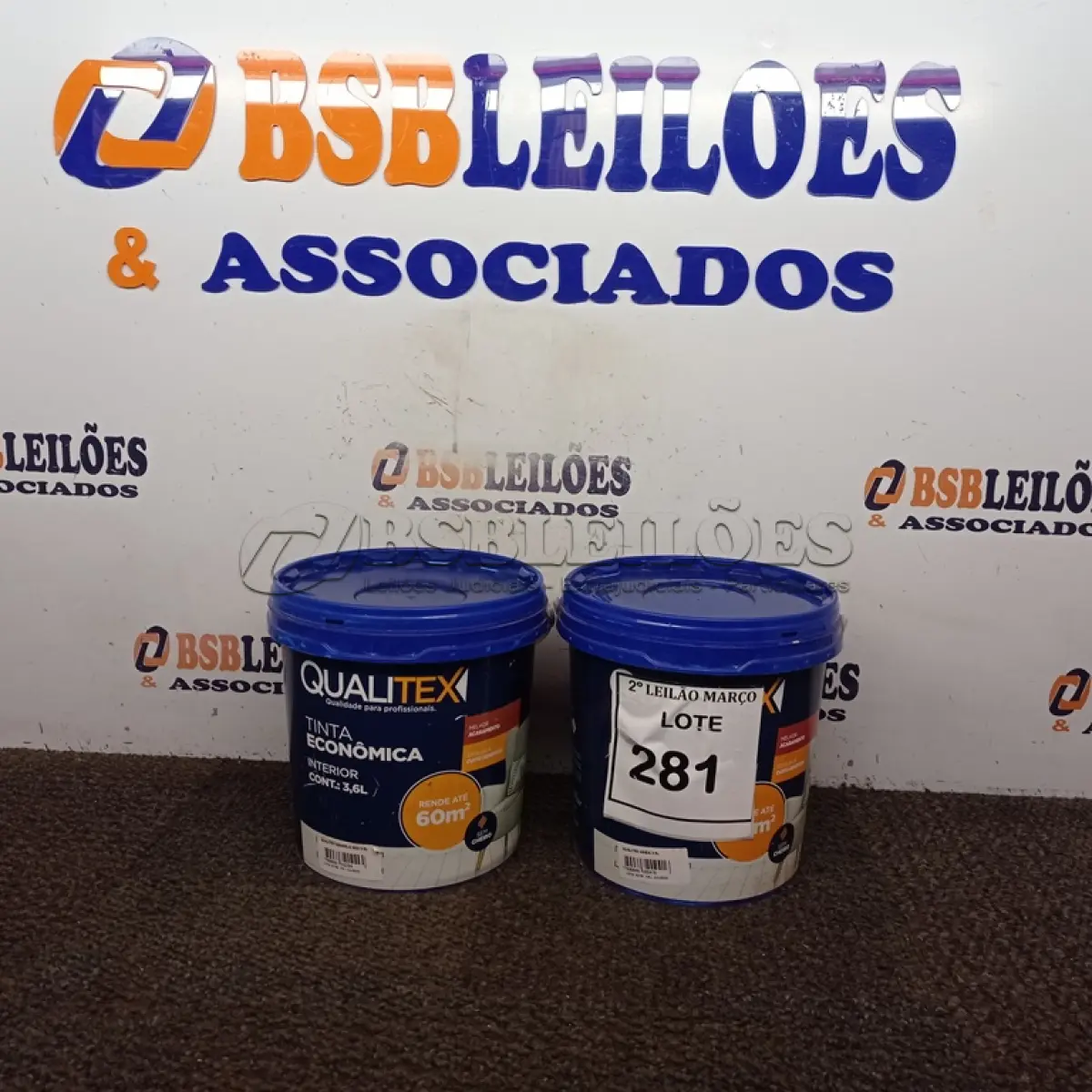 LOTE 281 - 02 BALDES TINTA QUALITEX 3,6L NA COR AREIA E AMARELO. (NO ESTADO) ATENÇÃO! FAZER A VISITAÇÃO ANTES DE ARREMATAR, NÃO SABEMOS SE FUNCIONA. LEILÃO NÃO TEM GARANTIA E NEM DEVOLUÇÃO, SUJEITO A POSSÍVEIS AVARIAS VISÍVEIS/OCULTAS E/OU AUSÊNCIA DE COMPONENTES.