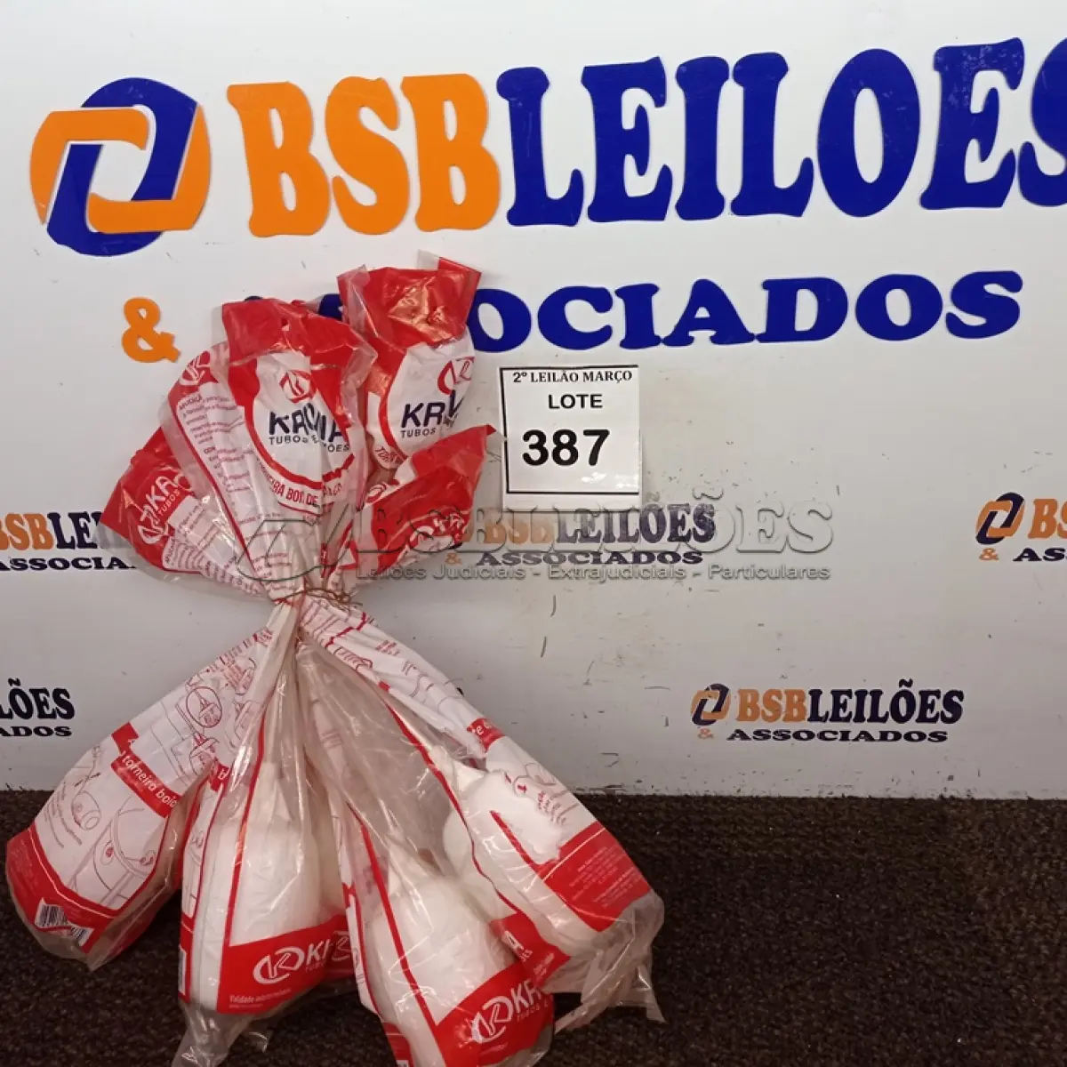 LOTE 387 - 06 BOIAS DE 1/2’’PARA CAIXA DE DESCARGA. (NOVO) (NO ESTADO) ATENÇÃO! FAZER A VISITAÇÃO ANTES DE ARREMATAR, NÃO SABEMOS SE FUNCIONA. LEILÃO NÃO TEM GARANTIA E NEM DEVOLUÇÃO, SUJEITO A POSSÍVEIS AVARIAS VISÍVEIS/OCULTAS E/OU AUSÊNCIA DE COMPONENTES.