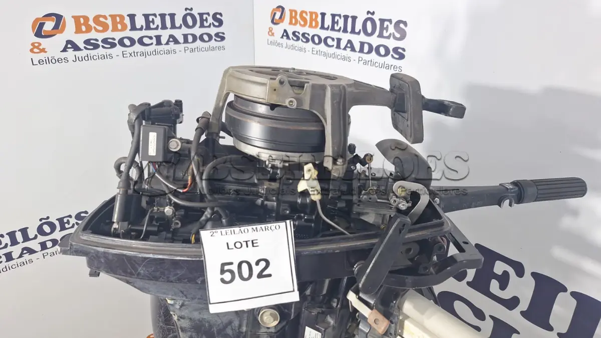 LOTE 502 - 01 MOTOR 18 HP 13.2KW – 5500R/MIN 41/46KG MARCA TOHATSU E 01 TANQUE DE GASOLINA. (NO ESTADO) ATENÇÃO! FAZER A VISITAÇÃO ANTES DE ARREMATAR, NÃO SABEMOS SE FUNCIONA. LEILÃO NÃO TEM GARANTIA E NEM DEVOLUÇÃO, SUJEITO A POSSÍVEIS AVARIAS VISÍVEIS/OCULTAS E/OU AUSÊNCIA DE COMPONENTES.