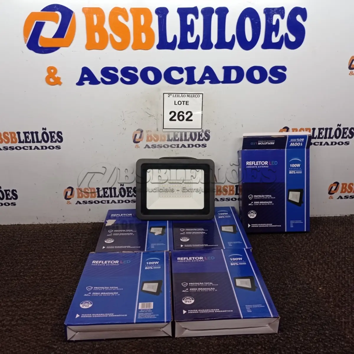 LOTE 262 - 05 REFLETORES LED PARA AMBIENTES EXTERNOS 100W.(NOVO) (NO ESTADO) ATENÇÃO! FAZER A VISITAÇÃO ANTES DE ARREMATAR, NÃO SABEMOS SE FUNCIONA. LEILÃO NÃO TEM GARANTIA E NEM DEVOLUÇÃO, SUJEITO A POSSÍVEIS AVARIAS VISÍVEIS/OCULTAS E/OU AUSÊNCIA DE COMPONENTES.