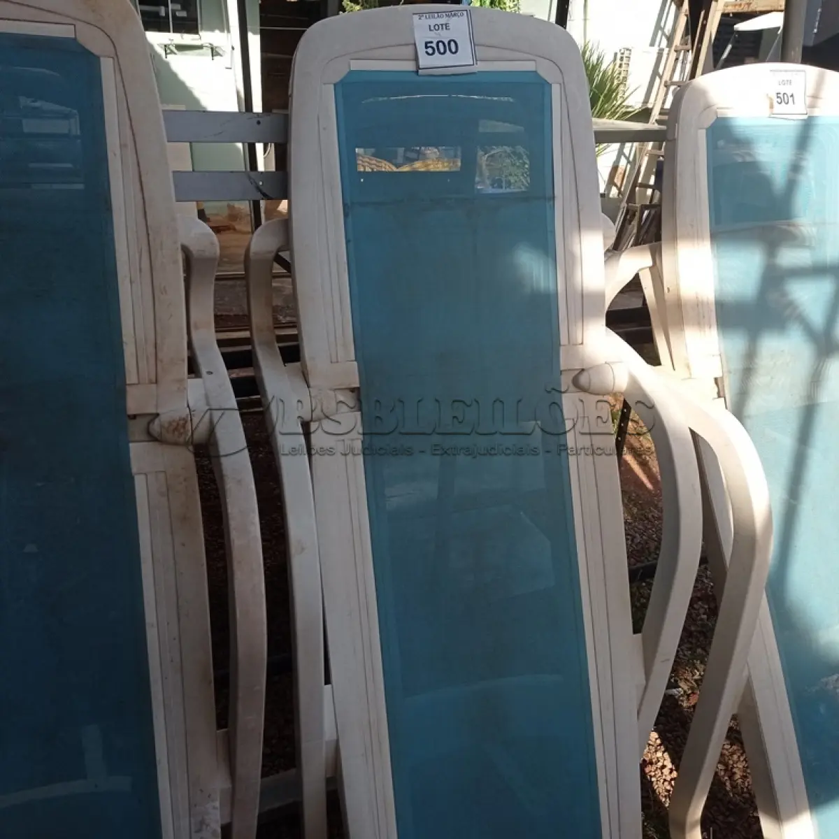 LOTE 500 - 01 ESPREGUIÇADEIRA DE PISCINA. (NO ESTADO) ATENÇÃO! FAZER A VISITAÇÃO ANTES DE ARREMATAR, NÃO SABEMOS SE FUNCIONA. LEILÃO NÃO TEM GARANTIA E NEM DEVOLUÇÃO, SUJEITO A POSSÍVEIS AVARIAS VISÍVEIS/OCULTAS E/OU AUSÊNCIA DE COMPONENTES.