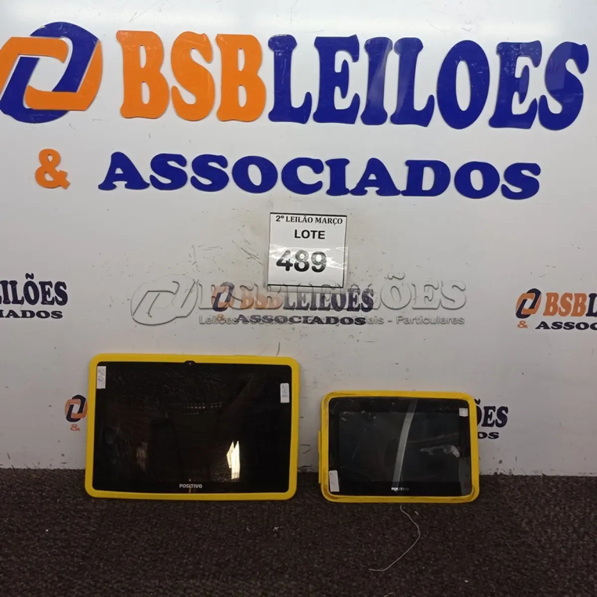 LOTE 489 - 02 TABLET’S, SENDO 01 MARCA POSITIVO E 01 CCE. (NO ESTADO) ATENÇÃO! FAZER A VISITAÇÃO ANTES DE ARREMATAR, NÃO SABEMOS SE FUNCIONA. LEILÃO NÃO TEM GARANTIA E NEM DEVOLUÇÃO, SUJEITO A POSSÍVEIS AVARIAS VISÍVEIS/OCULTAS E/OU AUSÊNCIA DE COMPONENTES.