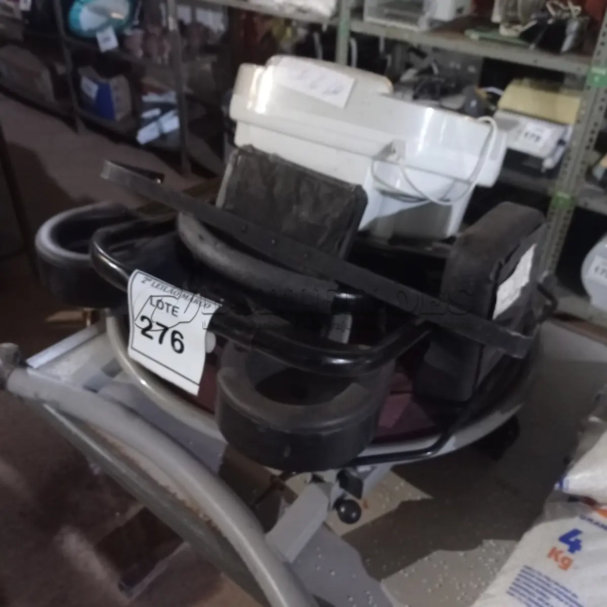 LOTE 276 - 01 HIDROMASSAGEADOR E 01 APARELHO DE GINÁSTICA P/MALHAR ABDÔMEN. (NO ESTADO) ATENÇÃO! FAZER A VISITAÇÃO ANTES DE ARREMATAR, NÃO SABEMOS SE FUNCIONA. LEILÃO NÃO TEM GARANTIA E NEM DEVOLUÇÃO, SUJEITO A POSSÍVEIS AVARIAS VISÍVEIS/OCULTAS E/OU AUSÊNCIA DE COMPONENTES.