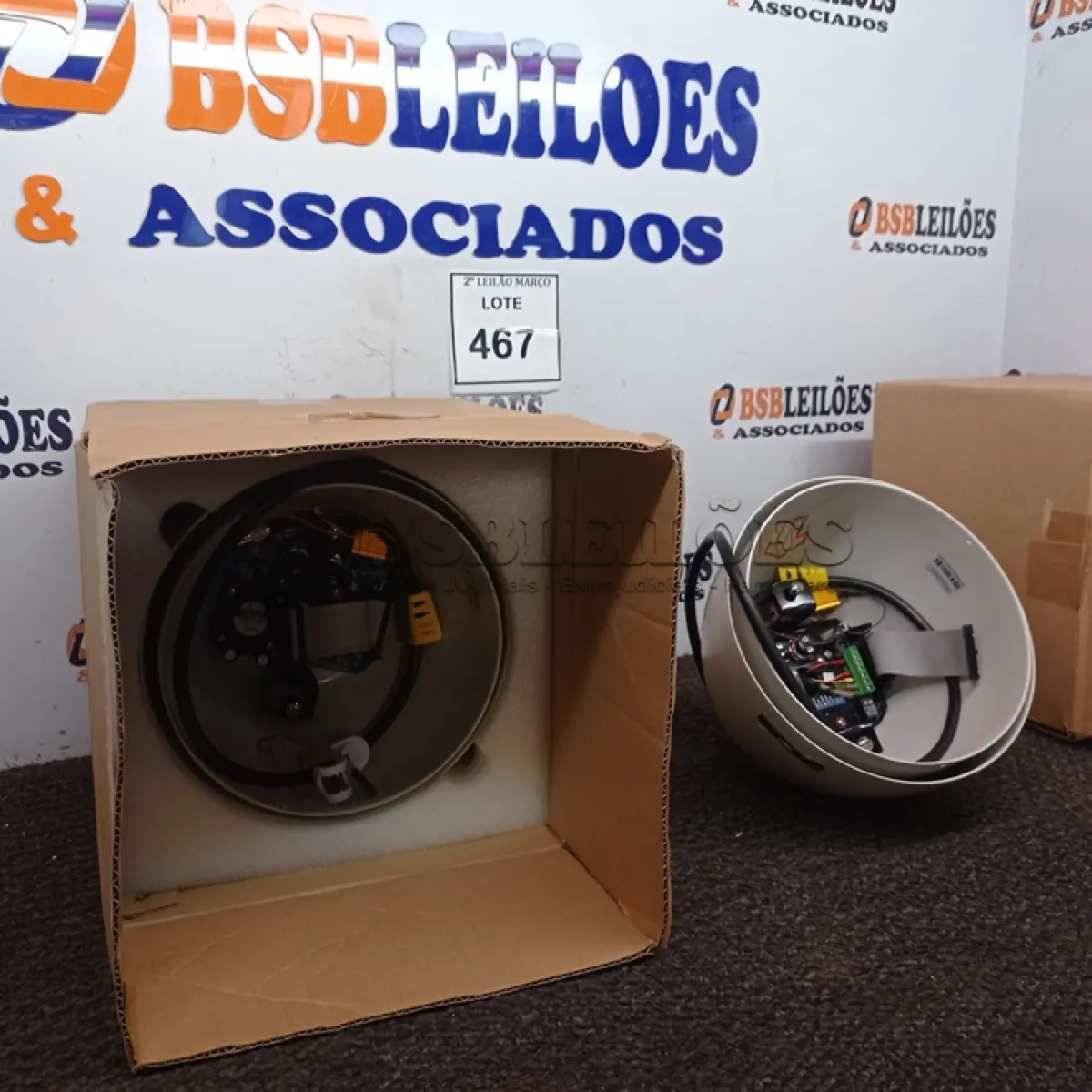 LOTE 467 - 02 CÂMERAS DOMES MARCA EVERFOCUS INCOMPLETAS. (NO ESTADO) ATENÇÃO! FAZER A VISITAÇÃO ANTES DE ARREMATAR, NÃO SABEMOS SE FUNCIONA. LEILÃO NÃO TEM GARANTIA E NEM DEVOLUÇÃO, SUJEITO A POSSÍVEIS AVARIAS VISÍVEIS/OCULTAS E/OU AUSÊNCIA DE COMPONENTES.