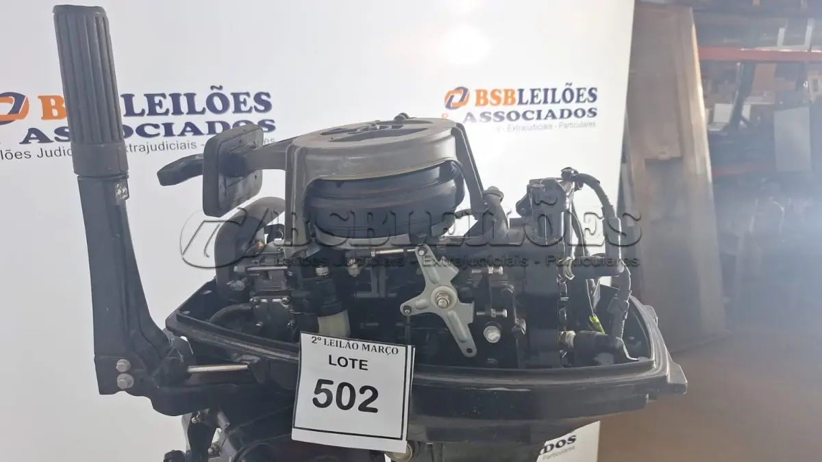 LOTE 502 - 01 MOTOR 18 HP 13.2KW – 5500R/MIN 41/46KG MARCA TOHATSU E 01 TANQUE DE GASOLINA. (NO ESTADO) ATENÇÃO! FAZER A VISITAÇÃO ANTES DE ARREMATAR, NÃO SABEMOS SE FUNCIONA. LEILÃO NÃO TEM GARANTIA E NEM DEVOLUÇÃO, SUJEITO A POSSÍVEIS AVARIAS VISÍVEIS/OCULTAS E/OU AUSÊNCIA DE COMPONENTES.