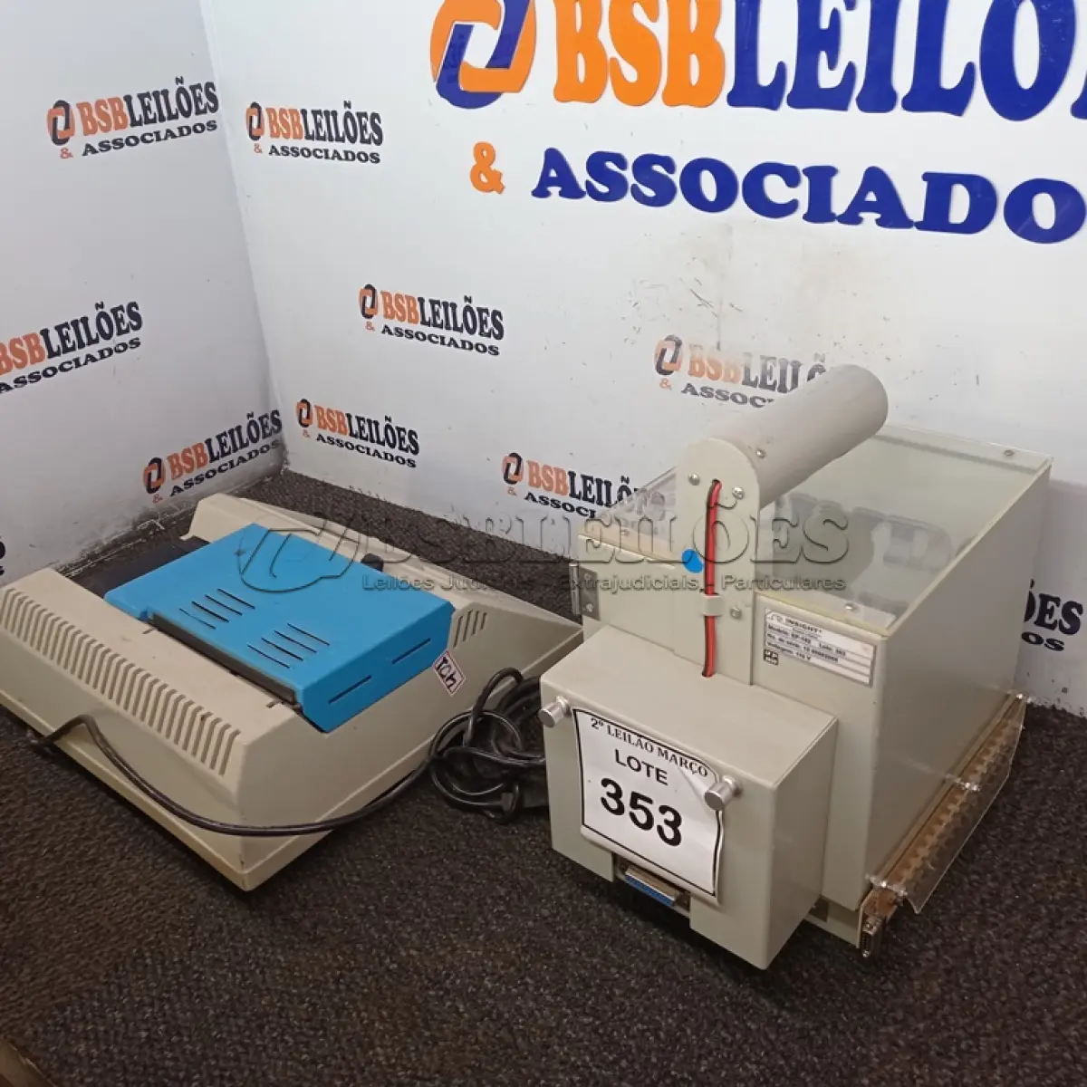 LOTE 353 - 01 LOTE COM MATERIAIS PARA LABORATÓRIO.  (NO ESTADO) ATENÇÃO! FAZER A VISITAÇÃO ANTES DE ARREMATAR, NÃO SABEMOS SE FUNCIONA. LEILÃO NÃO TEM GARANTIA E NEM DEVOLUÇÃO, SUJEITO A POSSÍVEIS AVARIAS VISÍVEIS/OCULTAS E/OU AUSÊNCIA DE COMPONENTES.