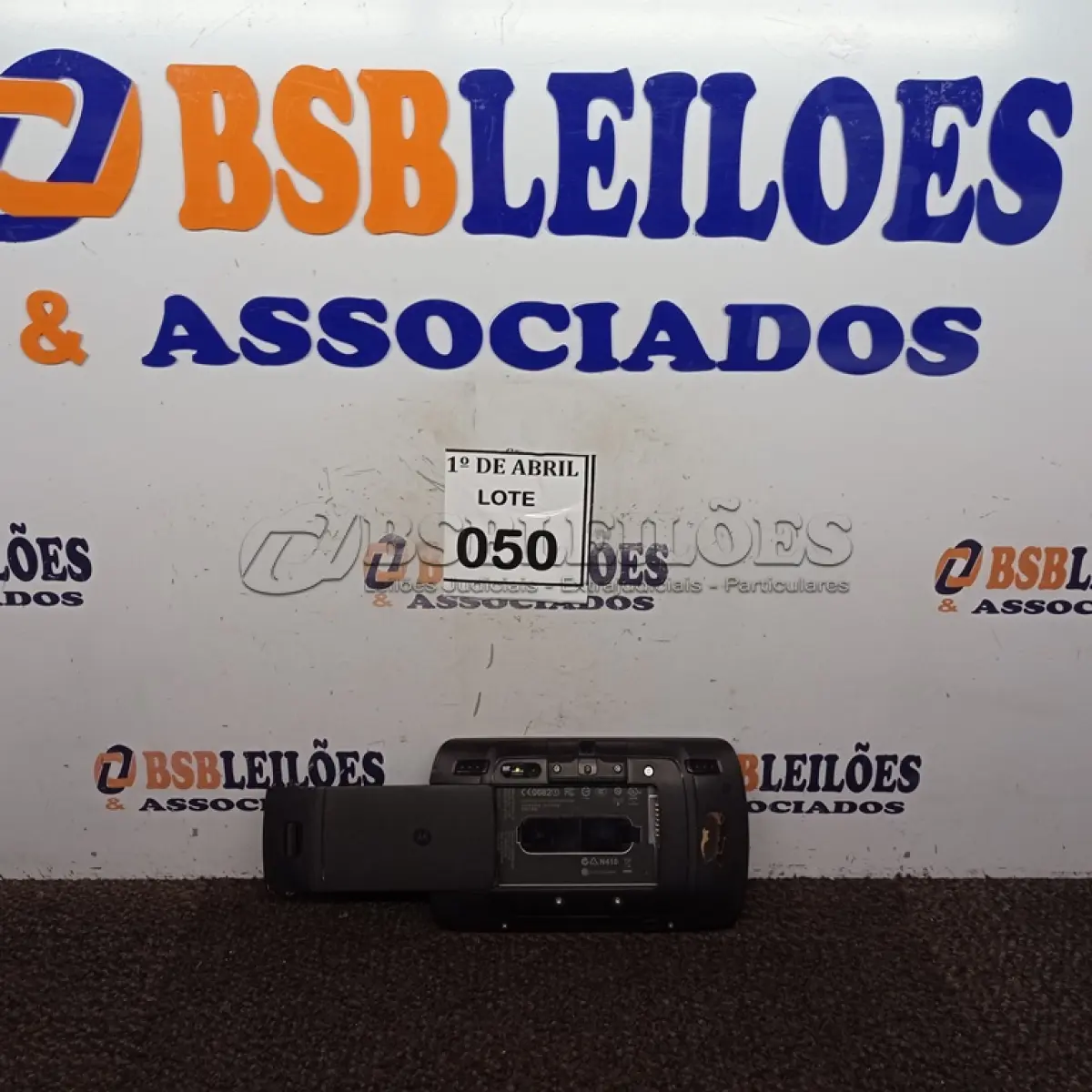 LOTE 050 - 01 TABLET MARCA MOTOROLA MODELO ET1 S/CARREGADOR. (NO ESTADO) ATENÇÃO! FAZER A VISITAÇÃO ANTES DE ARREMATAR, NÃO SABEMOS SE FUNCIONA. LEILÃO NÃO TEM GARANTIA E NEM DEVOLUÇÃO, SUJEITO A POSSÍVEIS AVARIAS VISÍVEIS/OCULTAS E/OU AUSÊNCIA DE COMPONENTES.