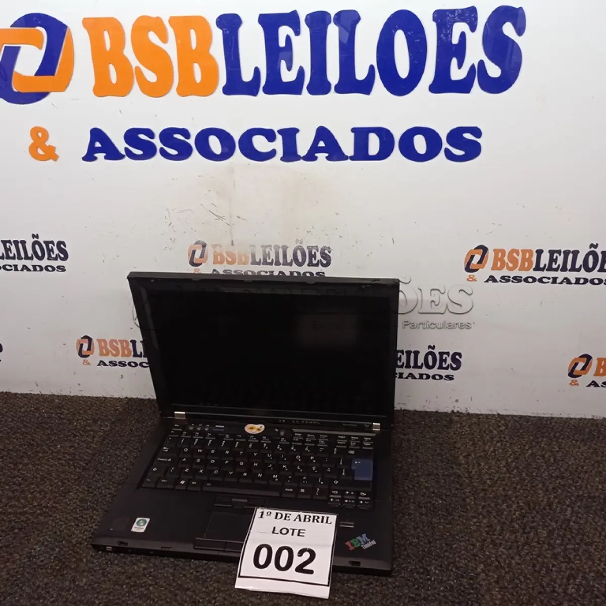 LOTE 002 - 01 NOTEBOOK MARCA IBM. (NO ESTADO) ATENÇÃO! FAZER A VISITAÇÃO ANTES DE ARREMATAR, NÃO SABEMOS SE FUNCIONA. LEILÃO NÃO TEM GARANTIA E NEM DEVOLUÇÃO, SUJEITO A POSSÍVEIS AVARIAS VISÍVEIS/OCULTAS E/OU AUSÊNCIA DE COMPONENTES.