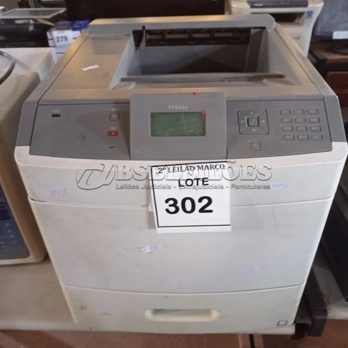 LOTE 302 - 01 IMPRESSORA LEXMARK T654DN.  (NO ESTADO) ATENÇÃO! FAZER A VISITAÇÃO ANTES DE ARREMATAR, NÃO SABEMOS SE FUNCIONA. LEILÃO NÃO TEM GARANTIA E NEM DEVOLUÇÃO, SUJEITO A POSSÍVEIS AVARIAS VISÍVEIS/OCULTAS E/OU AUSÊNCIA DE COMPONENTES.