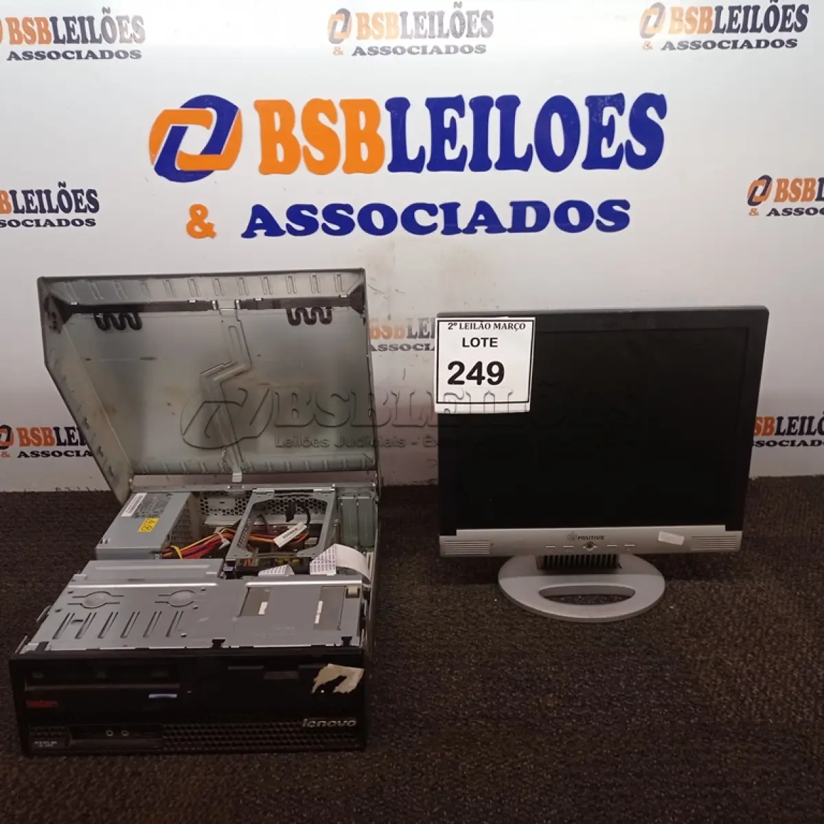 LOTE 249 - 01 CPU MARCA LENOVO E 01 MONITOR MARCA POSITIVO. (NO ESTADO) ATENÇÃO! FAZER A VISITAÇÃO ANTES DE ARREMATAR, NÃO SABEMOS SE FUNCIONA. LEILÃO NÃO TEM GARANTIA E NEM DEVOLUÇÃO, SUJEITO A POSSÍVEIS AVARIAS VISÍVEIS/OCULTAS E/OU AUSÊNCIA DE COMPONENTES.
