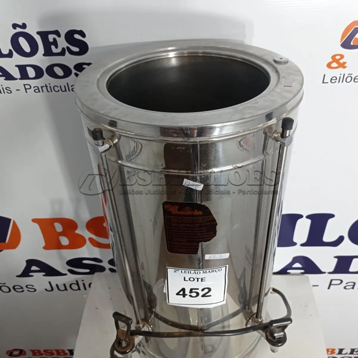 LOTE 452 - 01 CAFETEIRA ELÉTRICA EM INOX MARCA MONARCA. (NO ESTADO) ATENÇÃO! FAZER A VISITAÇÃO ANTES DE ARREMATAR, NÃO SABEMOS SE FUNCIONA. LEILÃO NÃO TEM GARANTIA E NEM DEVOLUÇÃO, SUJEITO A POSSÍVEIS AVARIAS VISÍVEIS/OCULTAS E/OU AUSÊNCIA DE COMPONENTES.