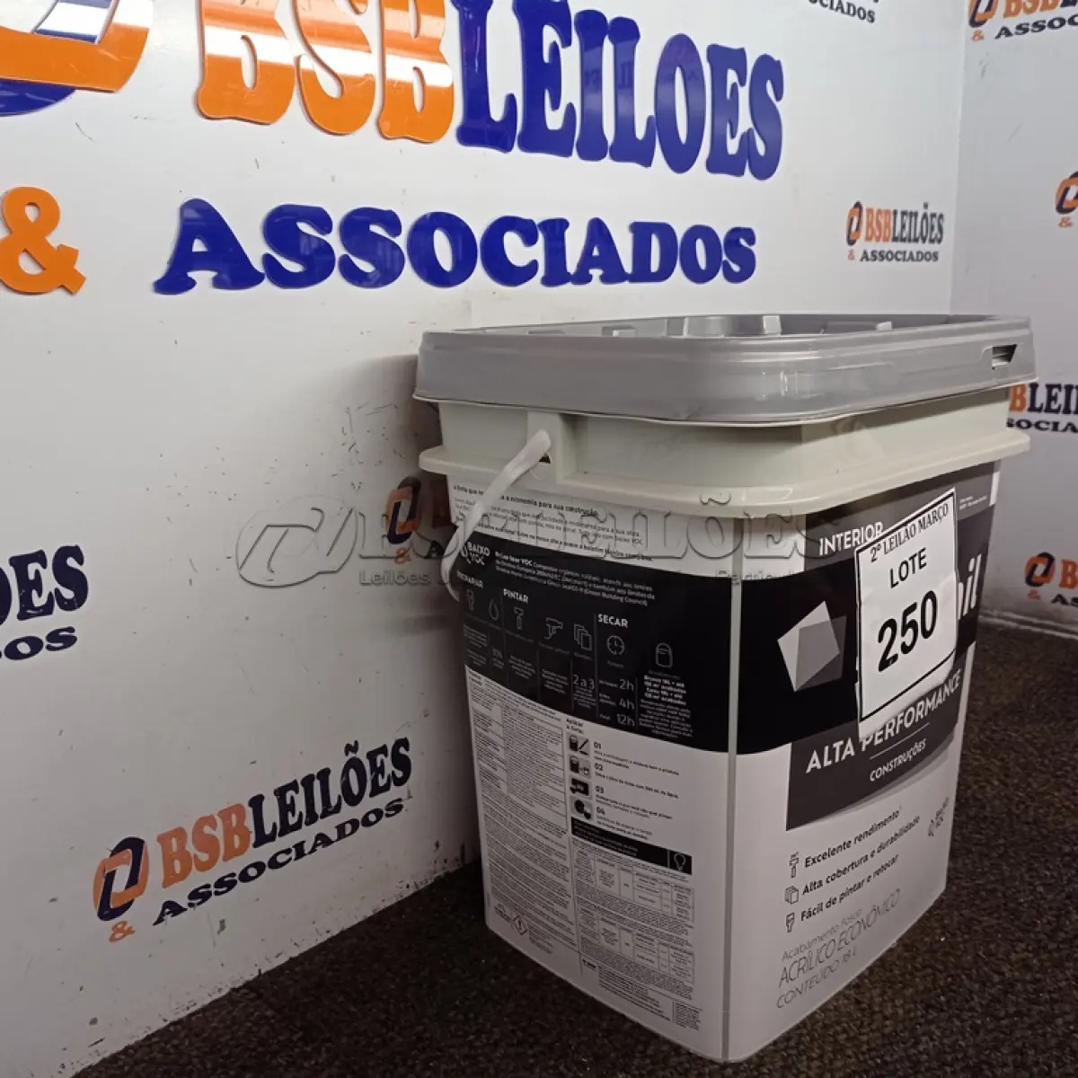 LOTE 250 - 01 BALDE DE TINTA SUVINIL INTERIORES ACRÍLICO FOSCO 18L NA COR FOSCO BRANCO. VENCIMENTO 10/2027 (NOVO) (NO ESTADO) ATENÇÃO! FAZER A VISITAÇÃO ANTES DE ARREMATAR, NÃO SABEMOS SE FUNCIONA. LEILÃO NÃO TEM GARANTIA E NEM DEVOLUÇÃO, SUJEITO A POSSÍVEIS AVARIAS VISÍVEIS/OCULTAS E/OU AUSÊNCIA DE COMPONENTES.