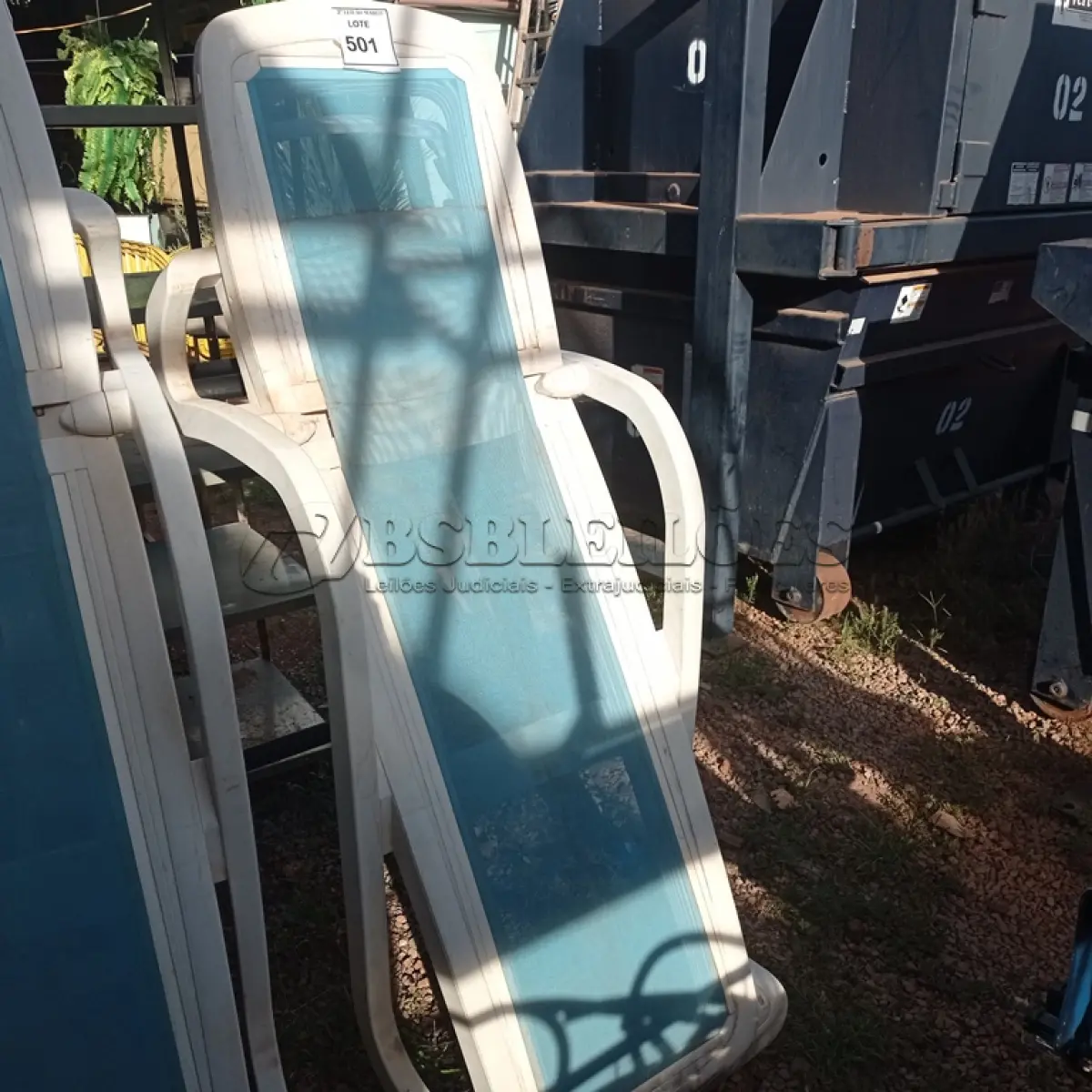LOTE 501 - 01 ESPREGUIÇADEIRA DE PISCINA. (NO ESTADO) ATENÇÃO! FAZER A VISITAÇÃO ANTES DE ARREMATAR, NÃO SABEMOS SE FUNCIONA. LEILÃO NÃO TEM GARANTIA E NEM DEVOLUÇÃO, SUJEITO A POSSÍVEIS AVARIAS VISÍVEIS/OCULTAS E/OU AUSÊNCIA DE COMPONENTES.
