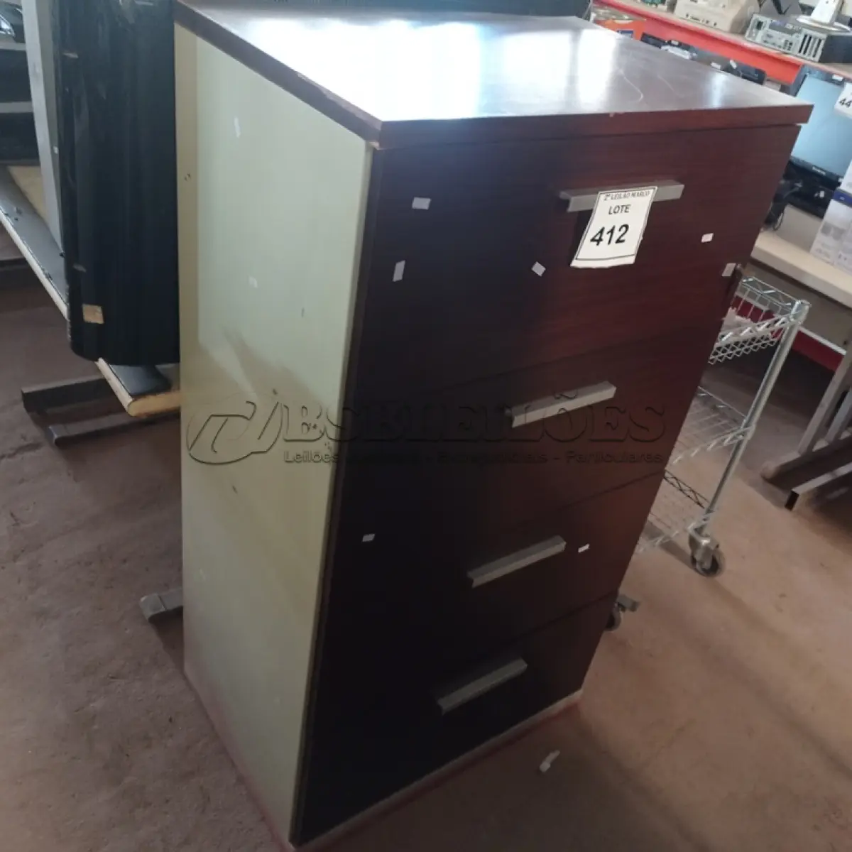 LOTE 412 - 01 ARQUIVO EM AÇO/MADEIRA C/ 04GAVETAS P/PASTAS SUSPENSAS. (NO ESTADO) ATENÇÃO! FAZER A VISITAÇÃO ANTES DE ARREMATAR, NÃO SABEMOS SE FUNCIONA. LEILÃO NÃO TEM GARANTIA E NEM DEVOLUÇÃO, SUJEITO A POSSÍVEIS AVARIAS VISÍVEIS/OCULTAS E/OU AUSÊNCIA DE COMPONENTES.