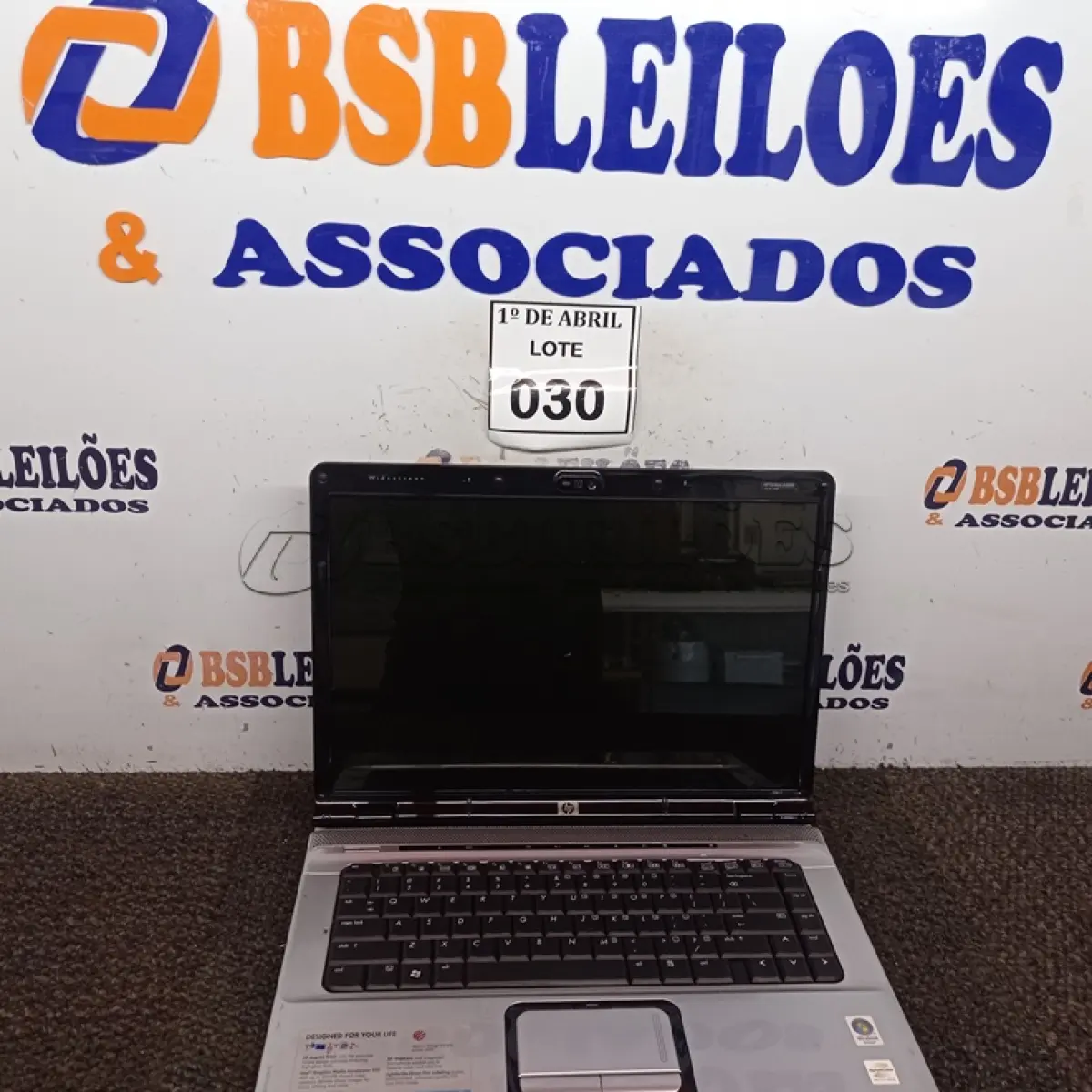 LOTE 030 - 01 NOTEBOOK HP. (NO ESTADO) ATENÇÃO! FAZER A VISITAÇÃO ANTES DE ARREMATAR, NÃO SABEMOS SE FUNCIONA. LEILÃO NÃO TEM GARANTIA E NEM DEVOLUÇÃO, SUJEITO A POSSÍVEIS AVARIAS VISÍVEIS/OCULTAS E/OU AUSÊNCIA DE COMPONENTES.