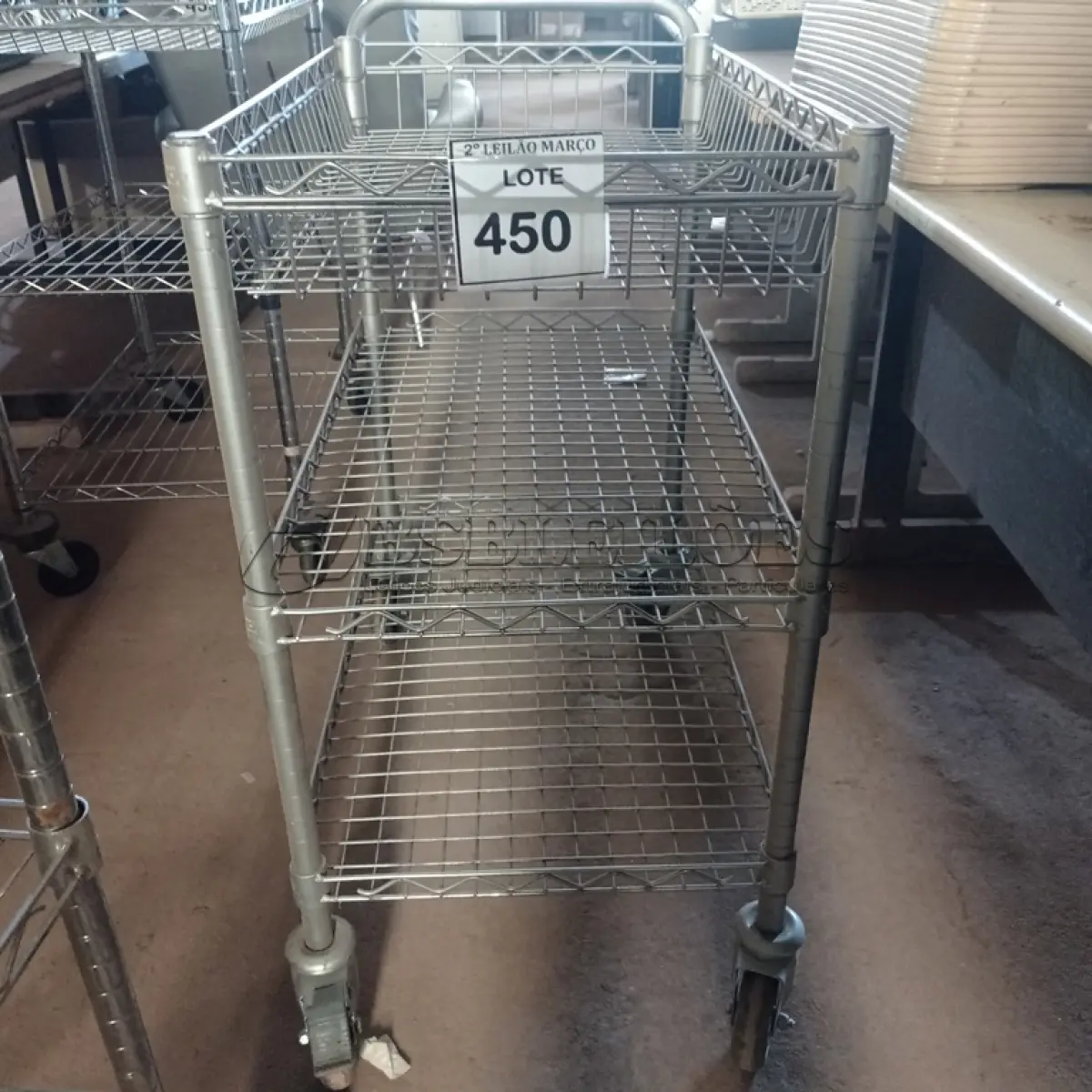 LOTE 450 - 01 CARRINHO DE FERRO P/TRANSPORTE C/03 BANDEJAS.  (NO ESTADO) ATENÇÃO! FAZER A VISITAÇÃO ANTES DE ARREMATAR, NÃO SABEMOS SE FUNCIONA. LEILÃO NÃO TEM GARANTIA E NEM DEVOLUÇÃO, SUJEITO A POSSÍVEIS AVARIAS VISÍVEIS/OCULTAS E/OU AUSÊNCIA DE COMPONENTES.