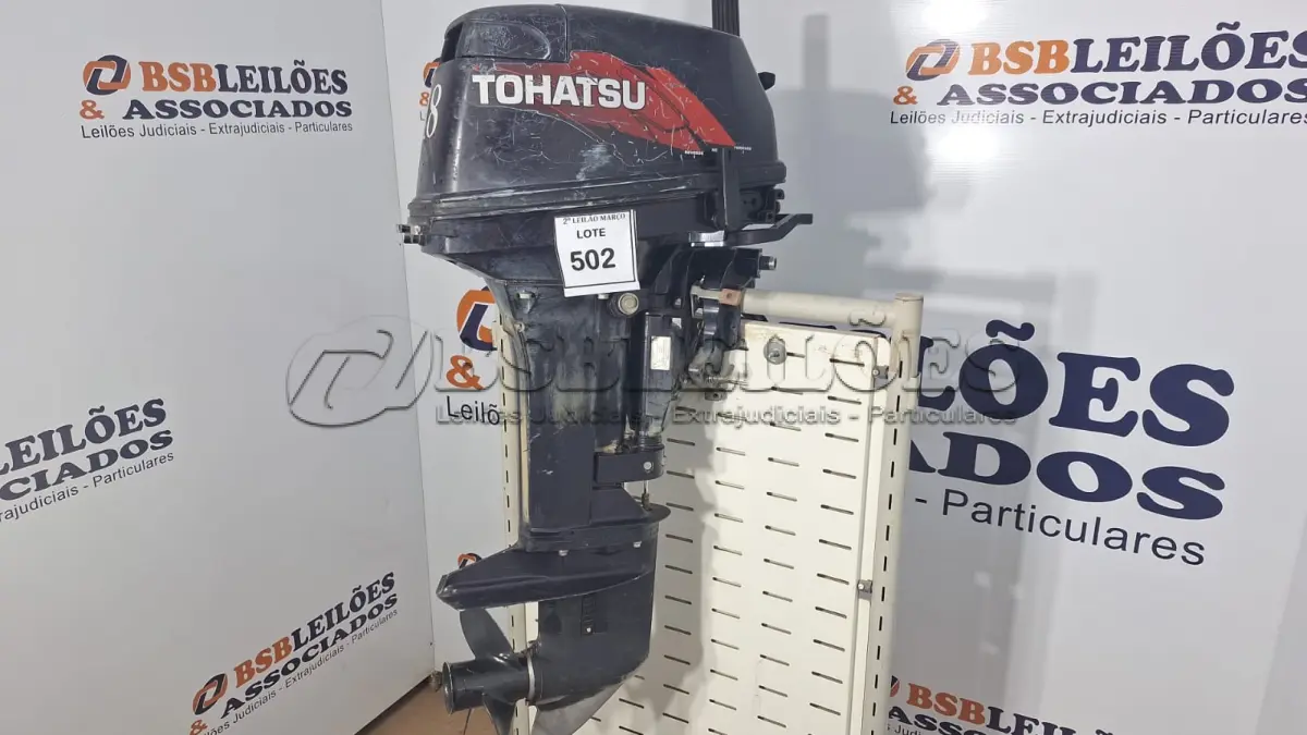 LOTE 502 - 01 MOTOR 18 HP 13.2KW – 5500R/MIN 41/46KG MARCA TOHATSU E 01 TANQUE DE GASOLINA. (NO ESTADO) ATENÇÃO! FAZER A VISITAÇÃO ANTES DE ARREMATAR, NÃO SABEMOS SE FUNCIONA. LEILÃO NÃO TEM GARANTIA E NEM DEVOLUÇÃO, SUJEITO A POSSÍVEIS AVARIAS VISÍVEIS/OCULTAS E/OU AUSÊNCIA DE COMPONENTES.