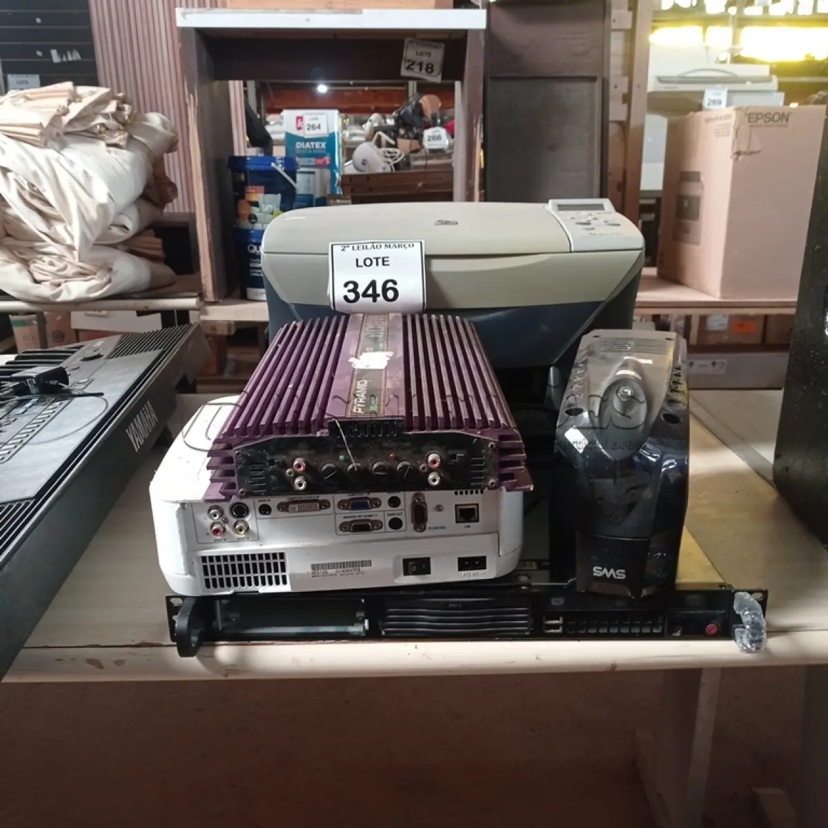 LOTE 346 - 01 LOTE COM IMPRESSORA, TECLADO, NOBREAK, MÓDULO AUTOMOTIVO, PROJETOR E SERVIDOR. (NO ESTADO) ATENÇÃO! FAZER A VISITAÇÃO ANTES DE ARREMATAR, NÃO SABEMOS SE FUNCIONA. LEILÃO NÃO TEM GARANTIA E NEM DEVOLUÇÃO, SUJEITO A POSSÍVEIS AVARIAS VISÍVEIS/OCULTAS E/OU AUSÊNCIA DE COMPONENTES.