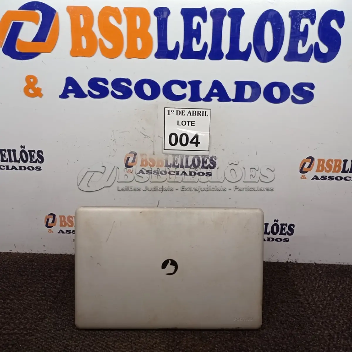 LOTE 004 - 01 NOTEBOOK POSITIVO. (NO ESTADO) ATENÇÃO! FAZER A VISITAÇÃO ANTES DE ARREMATAR, NÃO SABEMOS SE FUNCIONA. LEILÃO NÃO TEM GARANTIA E NEM DEVOLUÇÃO, SUJEITO A POSSÍVEIS AVARIAS VISÍVEIS/OCULTAS E/OU AUSÊNCIA DE COMPONENTES.