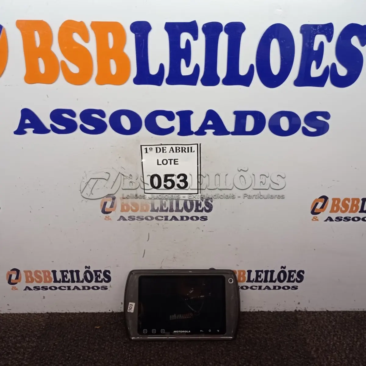 LOTE 053 - 01 TABLET MARCA MOTOROLA MODELO ET1 S/CARREGADOR. (NO ESTADO) ATENÇÃO! FAZER A VISITAÇÃO ANTES DE ARREMATAR, NÃO SABEMOS SE FUNCIONA. LEILÃO NÃO TEM GARANTIA E NEM DEVOLUÇÃO, SUJEITO A POSSÍVEIS AVARIAS VISÍVEIS/OCULTAS E/OU AUSÊNCIA DE COMPONENTES.