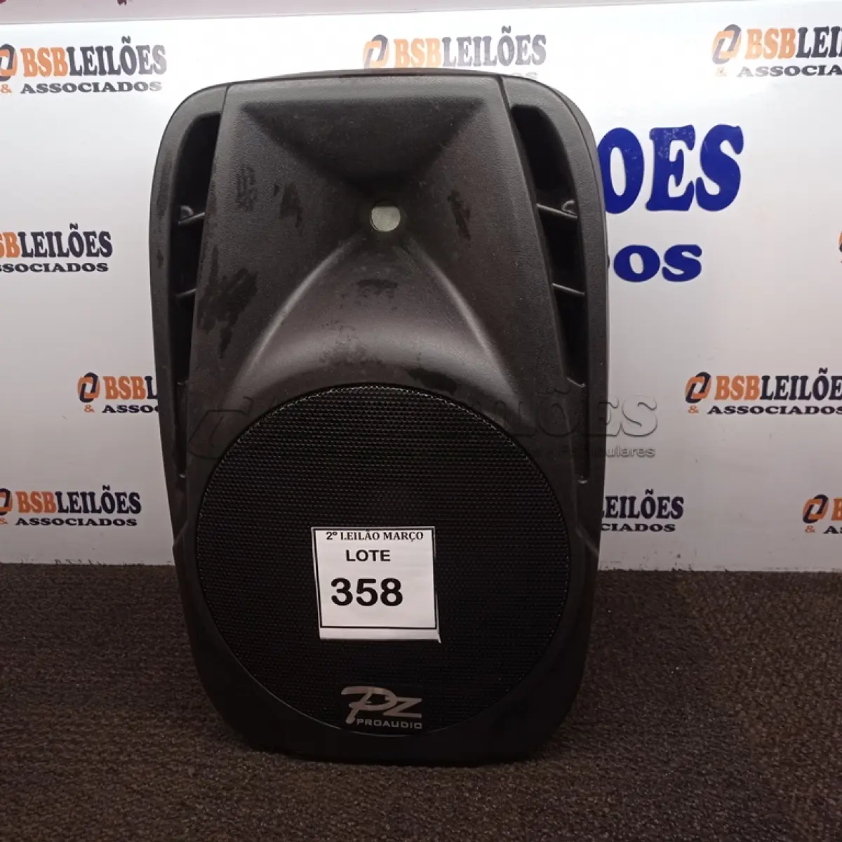 LOTE 358 - 01 CAIXA DE SOM MARCA PZ PRO ÁUDIO. (NO ESTADO) ATENÇÃO! FAZER A VISITAÇÃO ANTES DE ARREMATAR, NÃO SABEMOS SE FUNCIONA. LEILÃO NÃO TEM GARANTIA E NEM DEVOLUÇÃO, SUJEITO A POSSÍVEIS AVARIAS VISÍVEIS/OCULTAS E/OU AUSÊNCIA DE COMPONENTES.