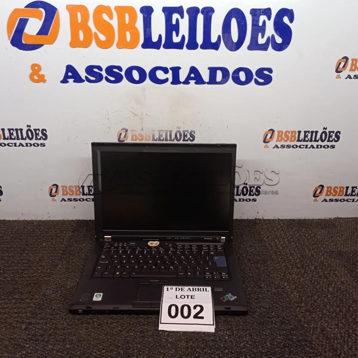 LOTE 002 - 01 NOTEBOOK MARCA IBM. (NO ESTADO) ATENÇÃO! FAZER A VISITAÇÃO ANTES DE ARREMATAR, NÃO SABEMOS SE FUNCIONA. LEILÃO NÃO TEM GARANTIA E NEM DEVOLUÇÃO, SUJEITO A POSSÍVEIS AVARIAS VISÍVEIS/OCULTAS E/OU AUSÊNCIA DE COMPONENTES.