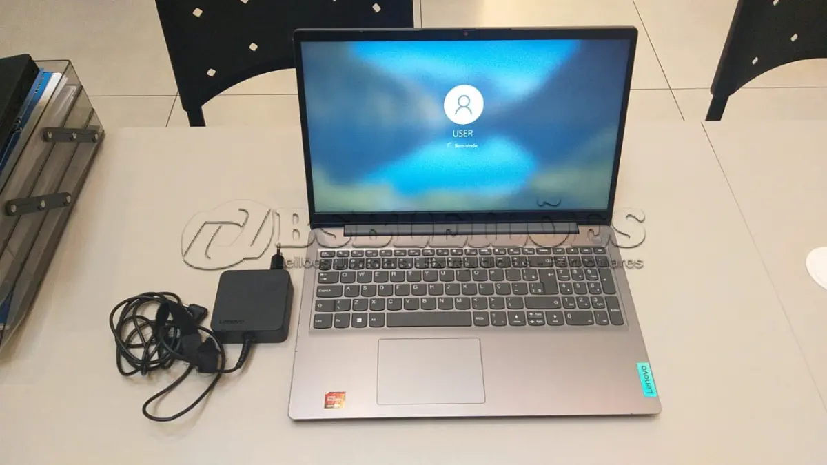 LOTE 201 - 01 NOTEBOOK LENOVO AMD RYZEN 5 5500U 8GB C/ CARREGADOR NA COR PRATA. (NO ESTADO) ATENÇÃO! FAZER A VISITAÇÃO ANTES DE ARREMATAR, NÃO SABEMOS SE FUNCIONA. LEILÃO NÃO TEM GARANTIA E NEM DEVOLUÇÃO, SUJEITO A POSSÍVEIS AVARIAS VISÍVEIS/OCULTAS E/OU AUSÊNCIA DE COMPONENTES.