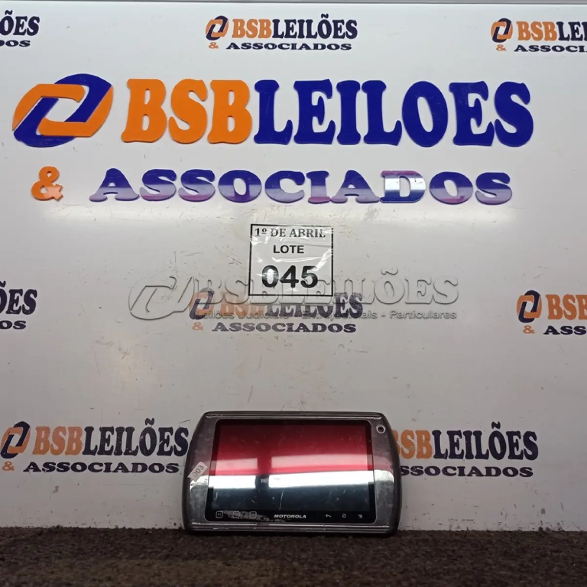 LOTE 045 - 01 TABLET MARCA MOTOROLA MODELO ET1 S/CARREGADOR. (NO ESTADO) ATENÇÃO! FAZER A VISITAÇÃO ANTES DE ARREMATAR, NÃO SABEMOS SE FUNCIONA. LEILÃO NÃO TEM GARANTIA E NEM DEVOLUÇÃO, SUJEITO A POSSÍVEIS AVARIAS VISÍVEIS/OCULTAS E/OU AUSÊNCIA DE COMPONENTES.