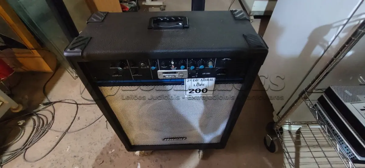 LOTE 200 - 01 CAIXA AMPLIFICADA ONEAL. (NO ESTADO) ATENÇÃO! FAZER A VISITAÇÃO ANTES DE ARREMATAR, NÃO SABEMOS SE FUNCIONA. LEILÃO NÃO TEM GARANTIA E NEM DEVOLUÇÃO, SUJEITO A POSSÍVEIS AVARIAS VISÍVEIS/OCULTAS E/OU AUSÊNCIA DE COMPONENTES.