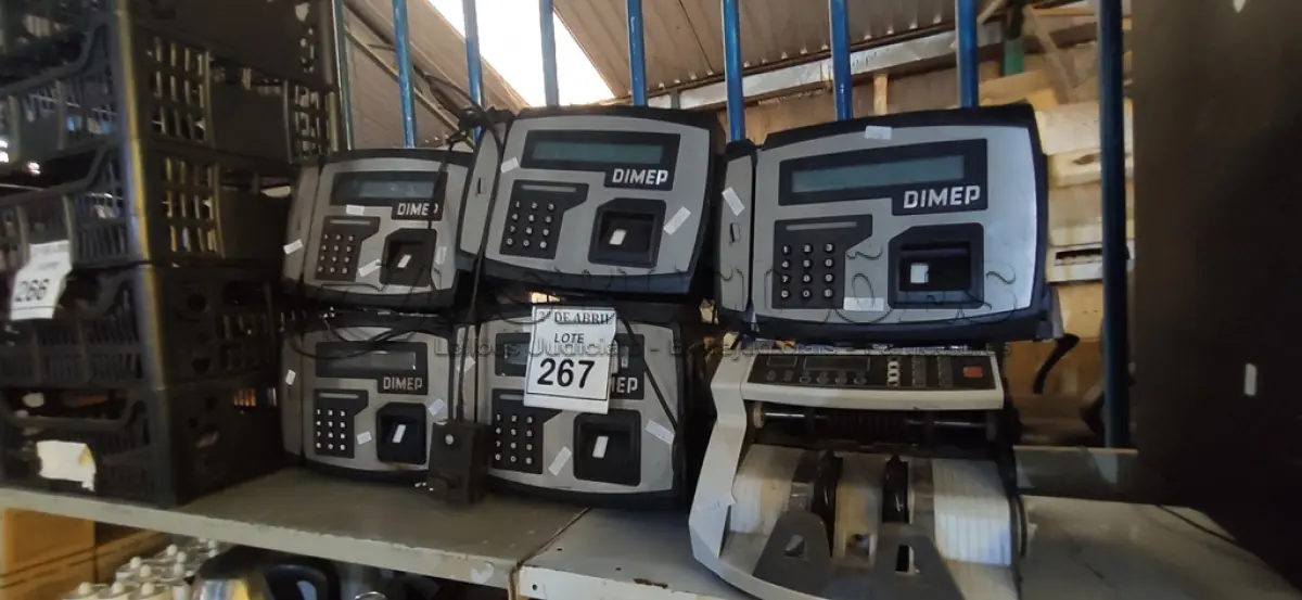 LOTE 267 - 05 RELÓGIOS DE PONTO DIMEP E 01 MÁQUINA PARA CONTAR CÉDULAS. (NO ESTADO) ATENÇÃO! FAZER A VISITAÇÃO ANTES DE ARREMATAR, NÃO SABEMOS SE FUNCIONA. LEILÃO NÃO TEM GARANTIA E NEM DEVOLUÇÃO, SUJEITO A POSSÍVEIS AVARIAS VISÍVEIS/OCULTAS E/OU AUSÊNCIA DE COMPONENTES.