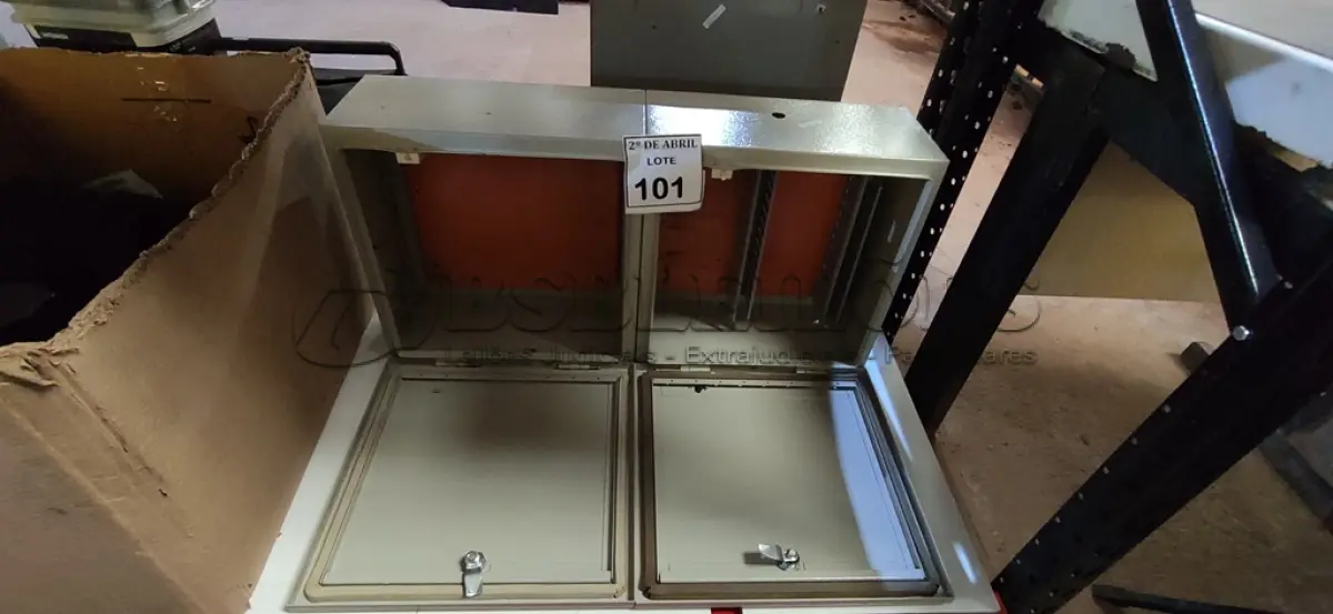 LOTE 101 - 02 QUADROS ELÉTRICOS. (NO ESTADO) ATENÇÃO! FAZER A VISITAÇÃO ANTES DE ARREMATAR, NÃO SABEMOS SE FUNCIONA. LEILÃO NÃO TEM GARANTIA E NEM DEVOLUÇÃO, SUJEITO A POSSÍVEIS AVARIAS VISÍVEIS/OCULTAS E/OU AUSÊNCIA DE COMPONENTES.