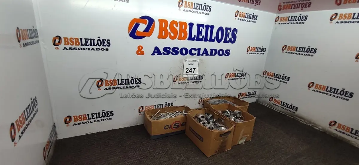 LOTE 247 - 01 LOTE COM DIVERSOS PARAFUSOS SEXTAVADO, DIVERSAS BORRACHINHAS E ABRAÇADEIRAS DE ACO. (NOVO) (NO ESTADO) ATENÇÃO! FAZER A VISITAÇÃO ANTES DE ARREMATAR, NÃO SABEMOS SE FUNCIONA. LEILÃO NÃO TEM GARANTIA E NEM DEVOLUÇÃO, SUJEITO A POSSÍVEIS AVARIAS VISÍVEIS/OCULTAS E/OU AUSÊNCIA DE COMPONENTES.