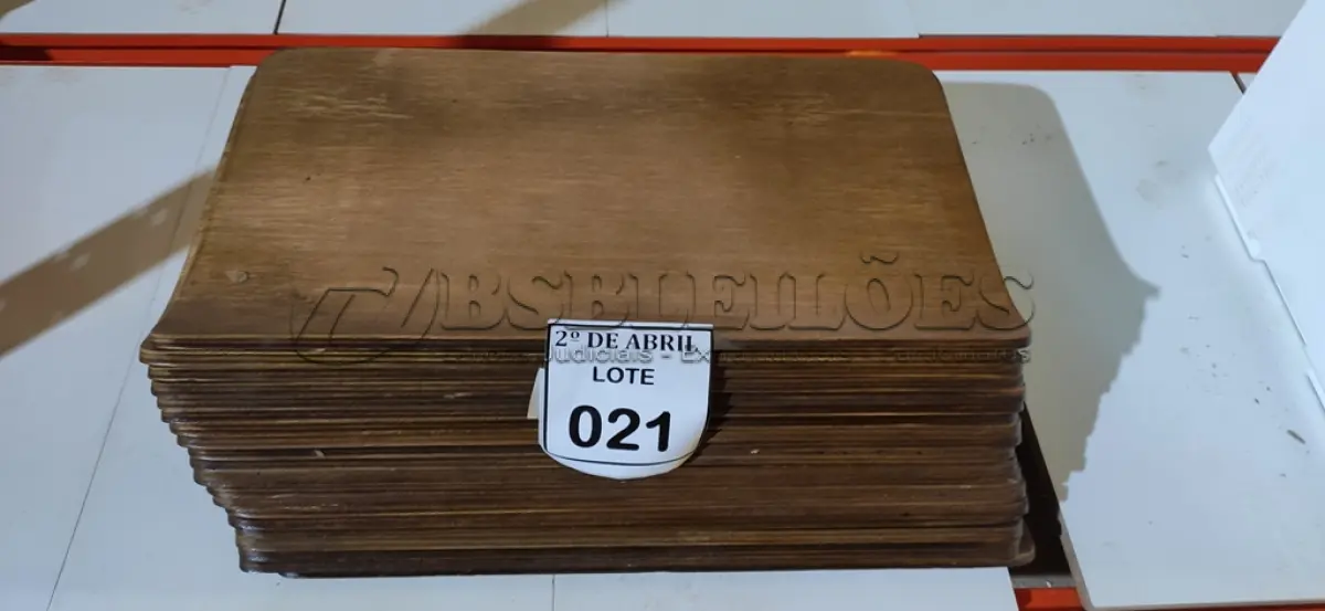 LOTE 021 - 20 TÁBUAS. (NO ESTADO) ATENÇÃO! FAZER A VISITAÇÃO ANTES DE ARREMATAR, NÃO SABEMOS SE FUNCIONA. LEILÃO NÃO TEM GARANTIA E NEM DEVOLUÇÃO, SUJEITO A POSSÍVEIS AVARIAS VISÍVEIS/OCULTAS E/OU AUSÊNCIA DE COMPONENTES.