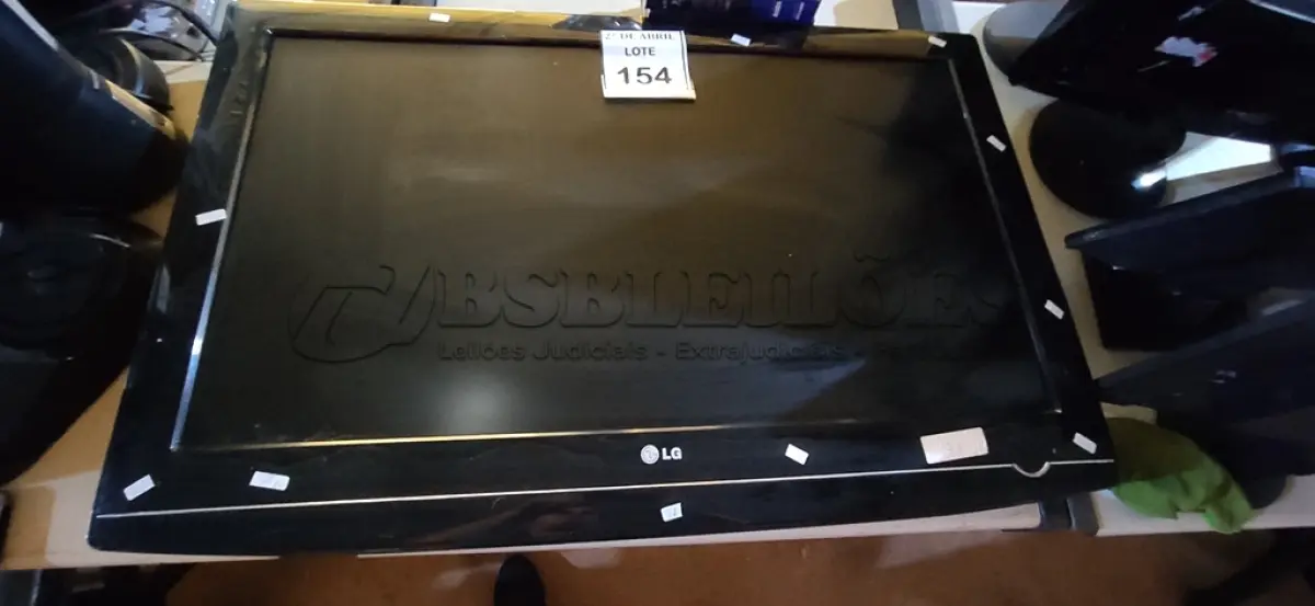 LOTE 154 - 01 TV LG 37” SEM CONTROLE.  (NO ESTADO) ATENÇÃO! FAZER A VISITAÇÃO ANTES DE ARREMATAR, NÃO SABEMOS SE FUNCIONA. LEILÃO NÃO TEM GARANTIA E NEM DEVOLUÇÃO, SUJEITO A POSSÍVEIS AVARIAS VISÍVEIS/OCULTAS E/OU AUSÊNCIA DE COMPONENTES.