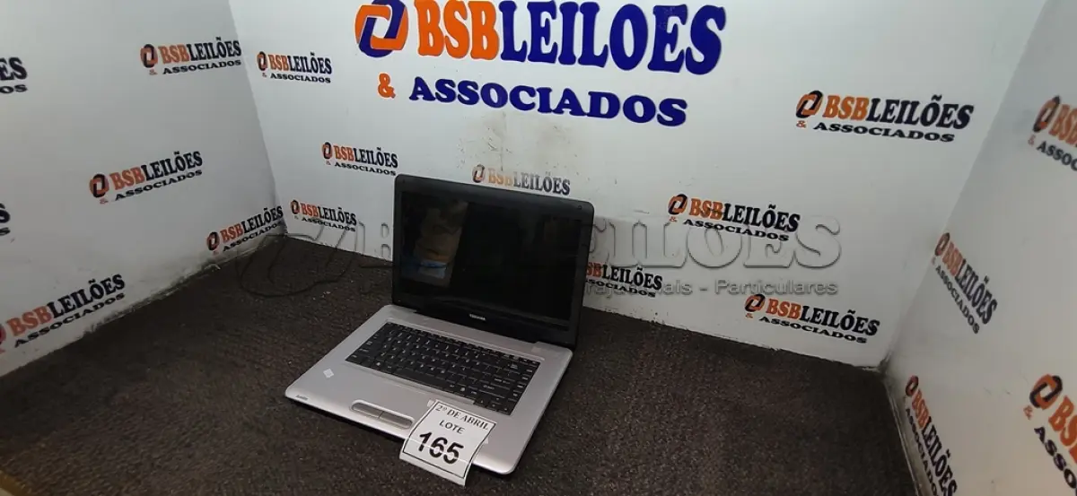 LOTE 165 - 01 NOTEBOOK TOSHIBA SEM FONTE. (NO ESTADO) ATENÇÃO! FAZER A VISITAÇÃO ANTES DE ARREMATAR, NÃO SABEMOS SE FUNCIONA. LEILÃO NÃO TEM GARANTIA E NEM DEVOLUÇÃO, SUJEITO A POSSÍVEIS AVARIAS VISÍVEIS/OCULTAS E/OU AUSÊNCIA DE COMPONENTES.