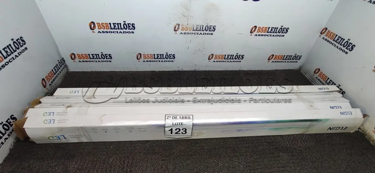 LOTE 123 - 05 LÂMPADAS DE LED ELGIN. (NO ESTADO) ATENÇÃO! FAZER A VISITAÇÃO ANTES DE ARREMATAR, NÃO SABEMOS SE FUNCIONA. LEILÃO NÃO TEM GARANTIA E NEM DEVOLUÇÃO, SUJEITO A POSSÍVEIS AVARIAS VISÍVEIS/OCULTAS E/OU AUSÊNCIA DE COMPONENTES.