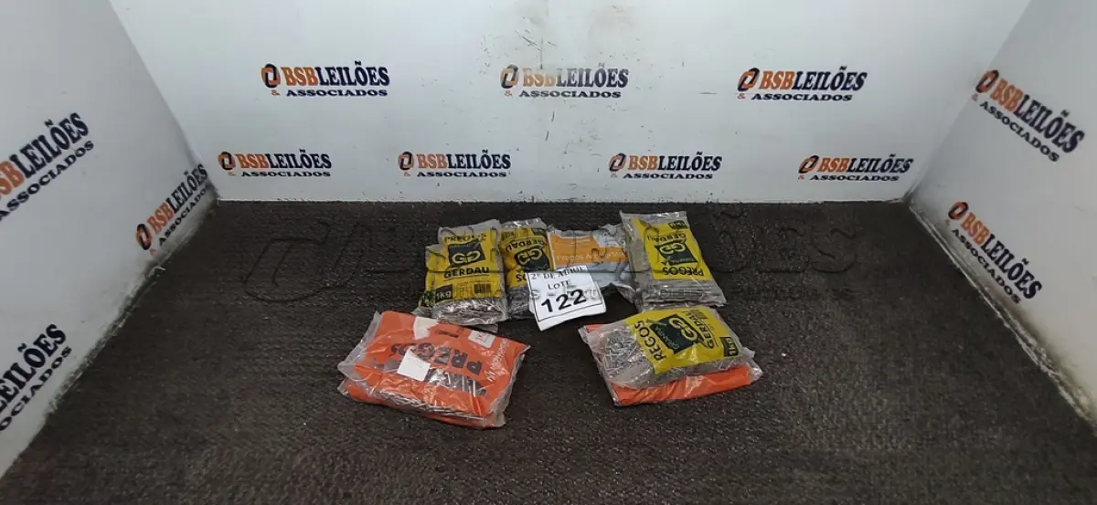 LOTE 122 - 08 KG DE PREGOS DIVERSOS. (NO ESTADO) ATENÇÃO! FAZER A VISITAÇÃO ANTES DE ARREMATAR, NÃO SABEMOS SE FUNCIONA. LEILÃO NÃO TEM GARANTIA E NEM DEVOLUÇÃO, SUJEITO A POSSÍVEIS AVARIAS VISÍVEIS/OCULTAS E/OU AUSÊNCIA DE COMPONENTES.