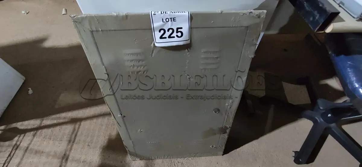 LOTE 225 - 01 QUADRO ELÉTRICO. (NO ESTADO) ATENÇÃO! FAZER A VISITAÇÃO ANTES DE ARREMATAR, NÃO SABEMOS SE FUNCIONA. LEILÃO NÃO TEM GARANTIA E NEM DEVOLUÇÃO, SUJEITO A POSSÍVEIS AVARIAS VISÍVEIS/OCULTAS E/OU AUSÊNCIA DE COMPONENTES.