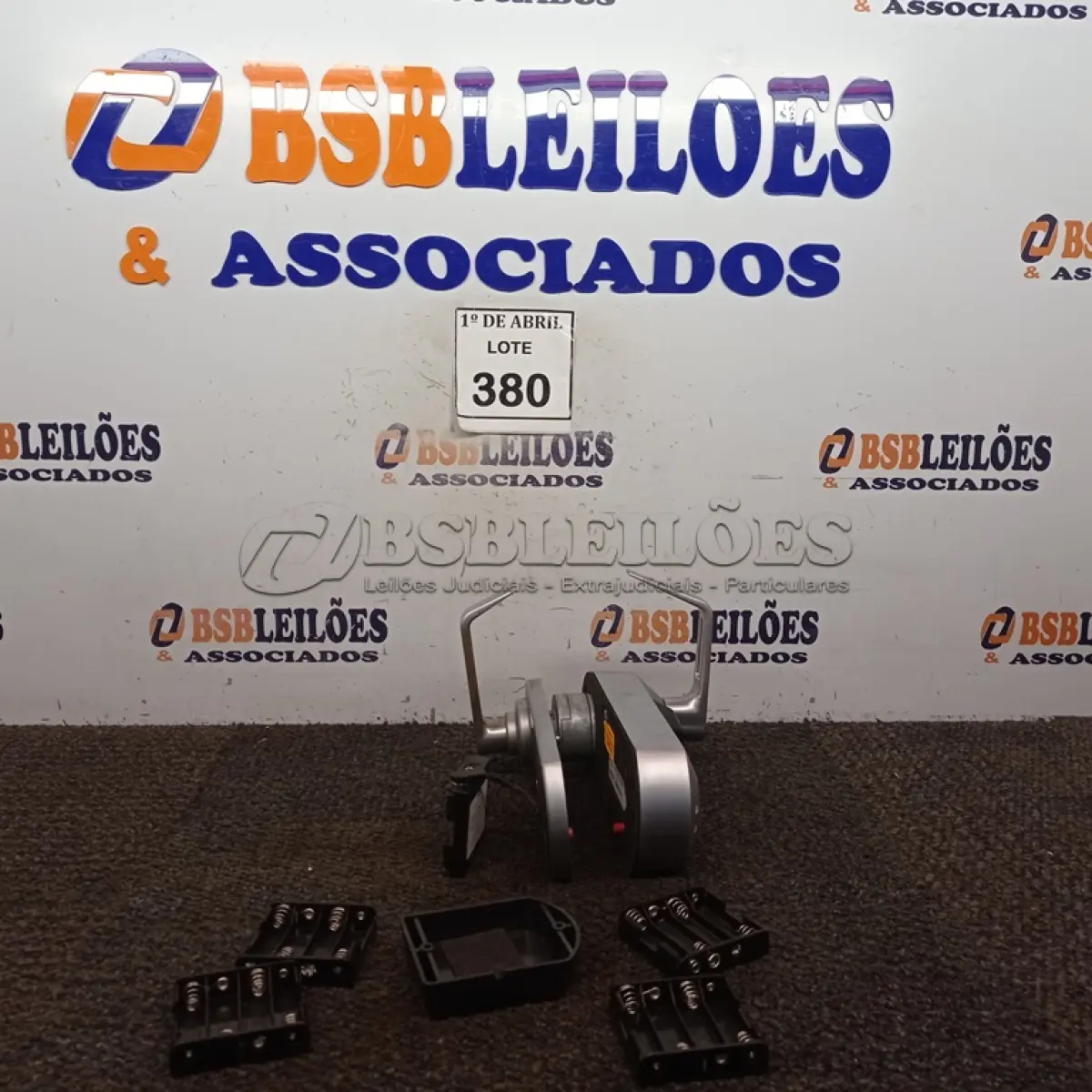 LOTE 380 - 01 FECHADURA ELETRÔNICA E DIGITAL. (NO ESTADO) ATENÇÃO! FAZER A VISITAÇÃO ANTES DE ARREMATAR, NÃO SABEMOS SE FUNCIONA. LEILÃO NÃO TEM GARANTIA E NEM DEVOLUÇÃO, SUJEITO A POSSÍVEIS AVARIAS VISÍVEIS/OCULTAS E/OU AUSÊNCIA DE COMPONENTES.